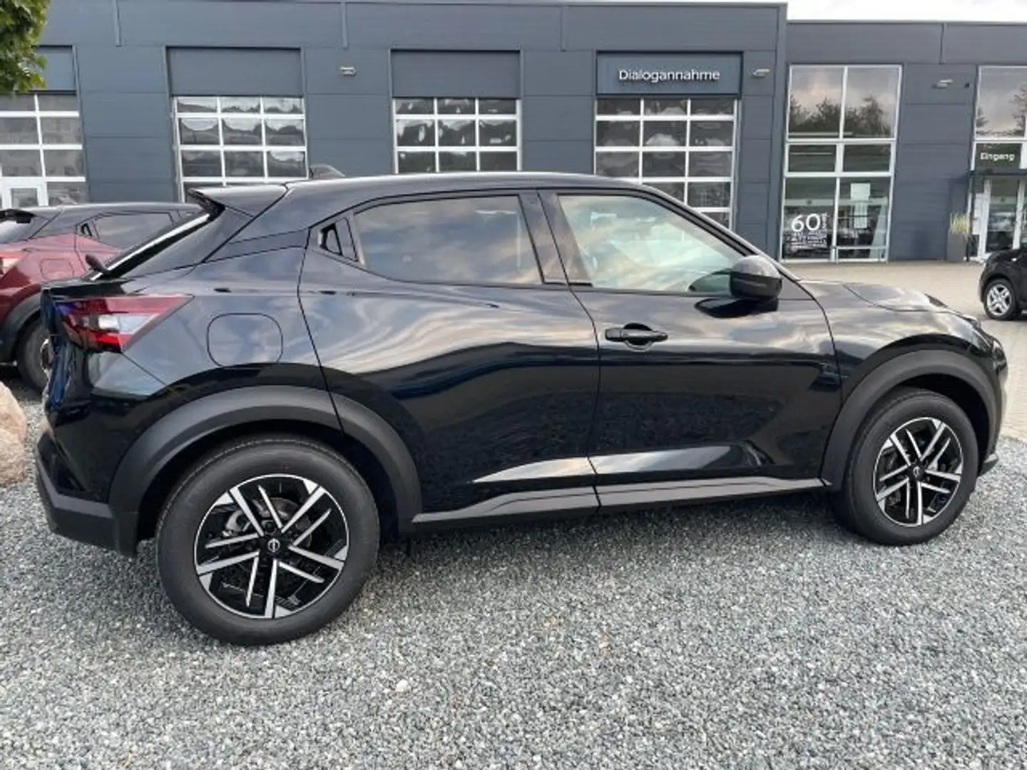 Nissan Juke Hybrid 1.6 N-Connecta Automatik Schwarz - 2