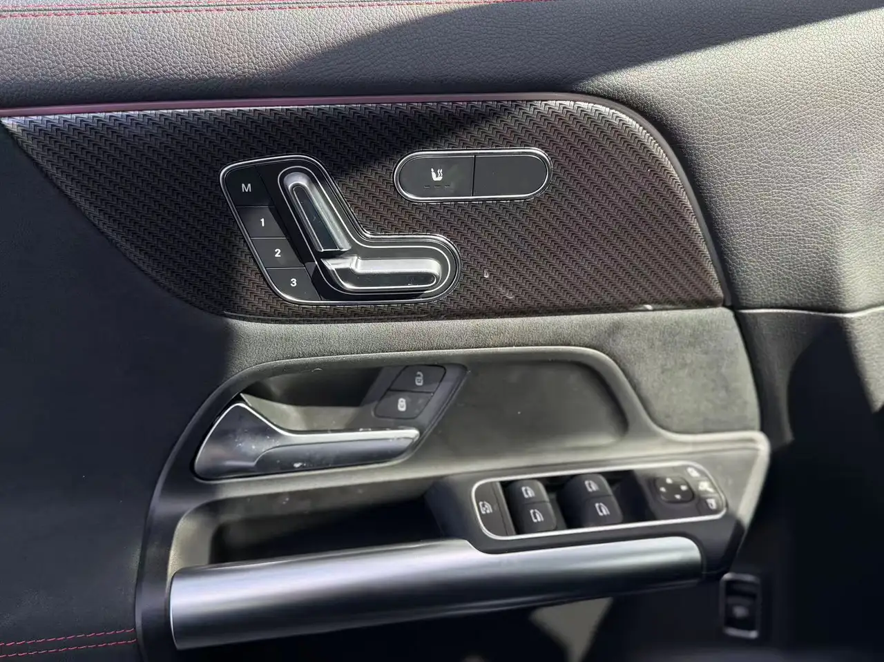 Mercedes-Benz GLA снимка Mercedes-Benz GLA