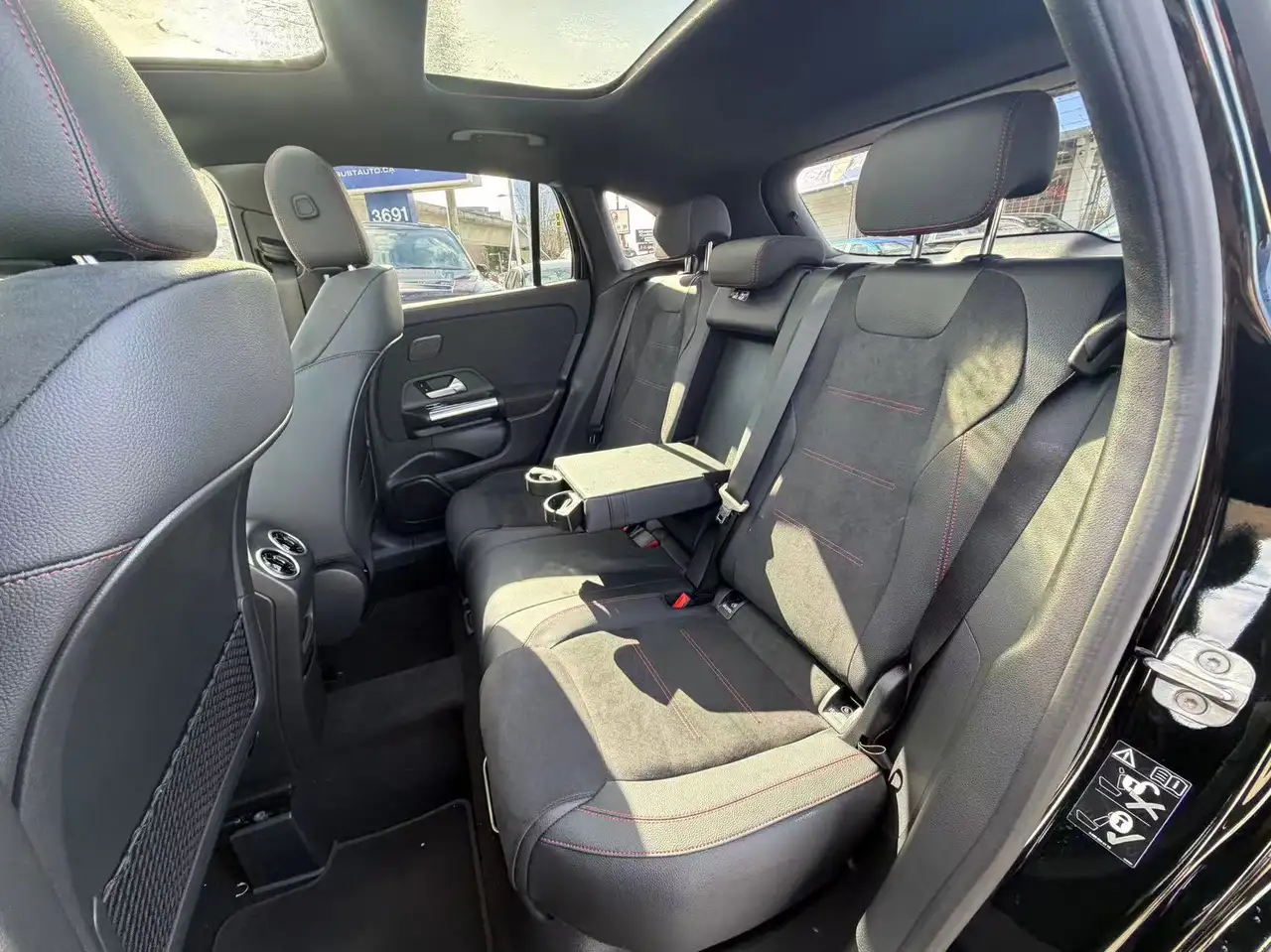 Mercedes-Benz GLA снимка Mercedes-Benz GLA