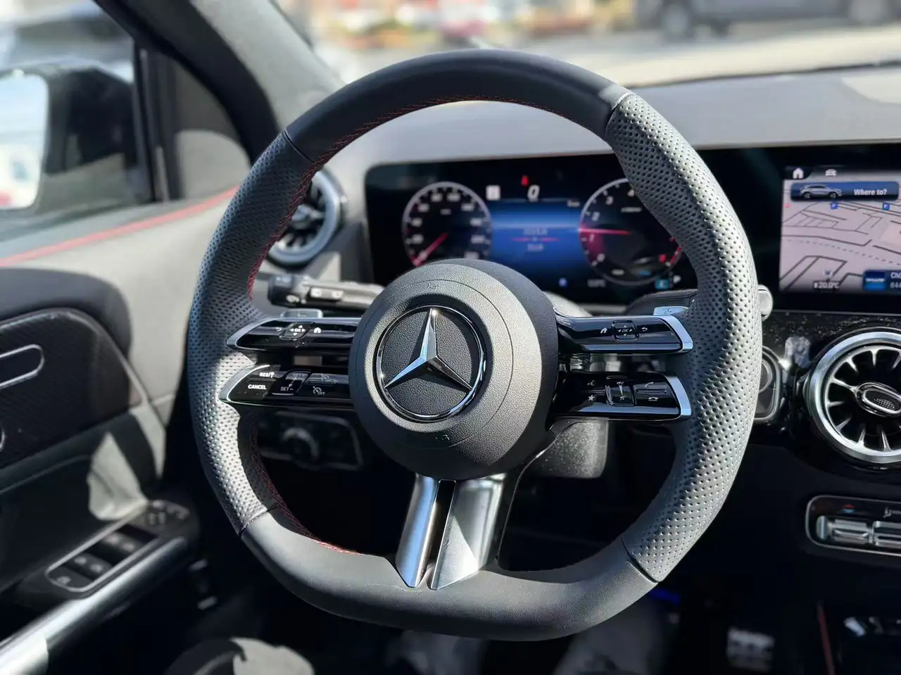 Mercedes-Benz GLA снимка Mercedes-Benz GLA