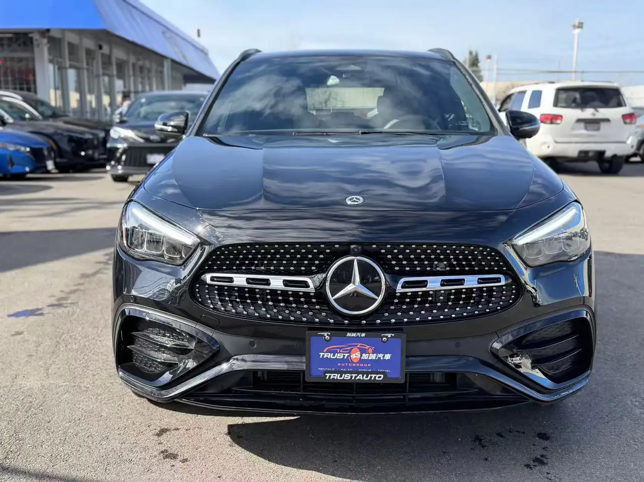 Mercedes-Benz GLA снимка Mercedes-Benz GLA