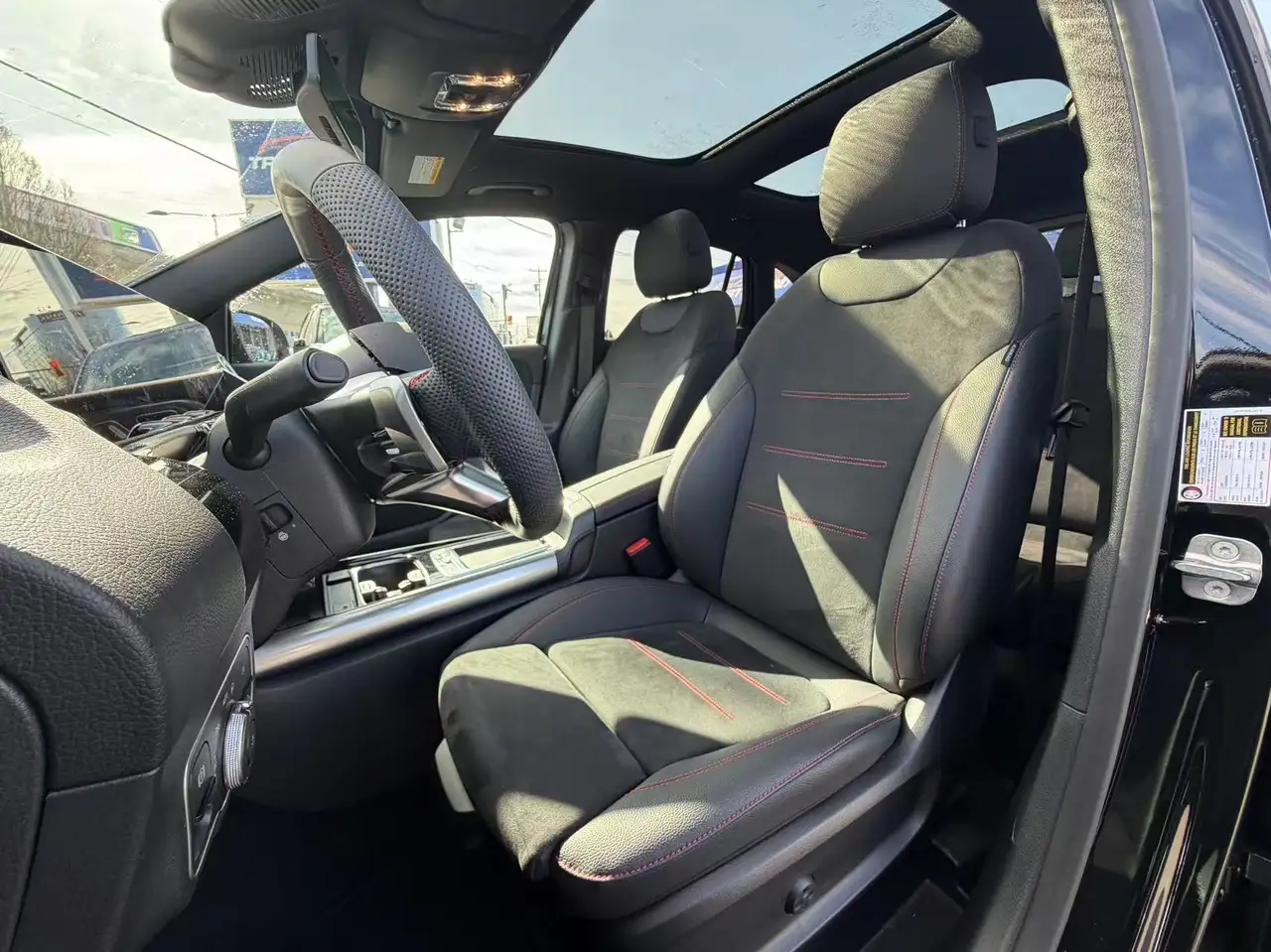 Mercedes-Benz GLA снимка Mercedes-Benz GLA