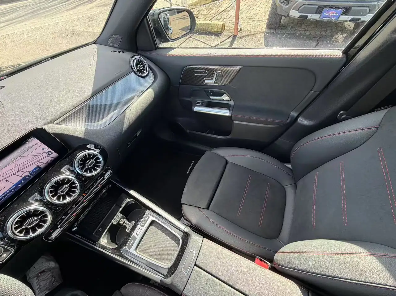 Mercedes-Benz GLA снимка Mercedes-Benz GLA