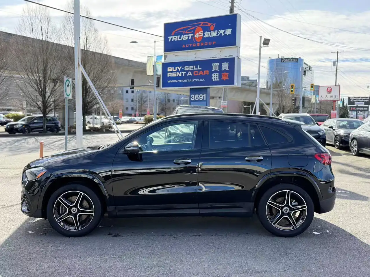 Mercedes-Benz GLA снимка Mercedes-Benz GLA