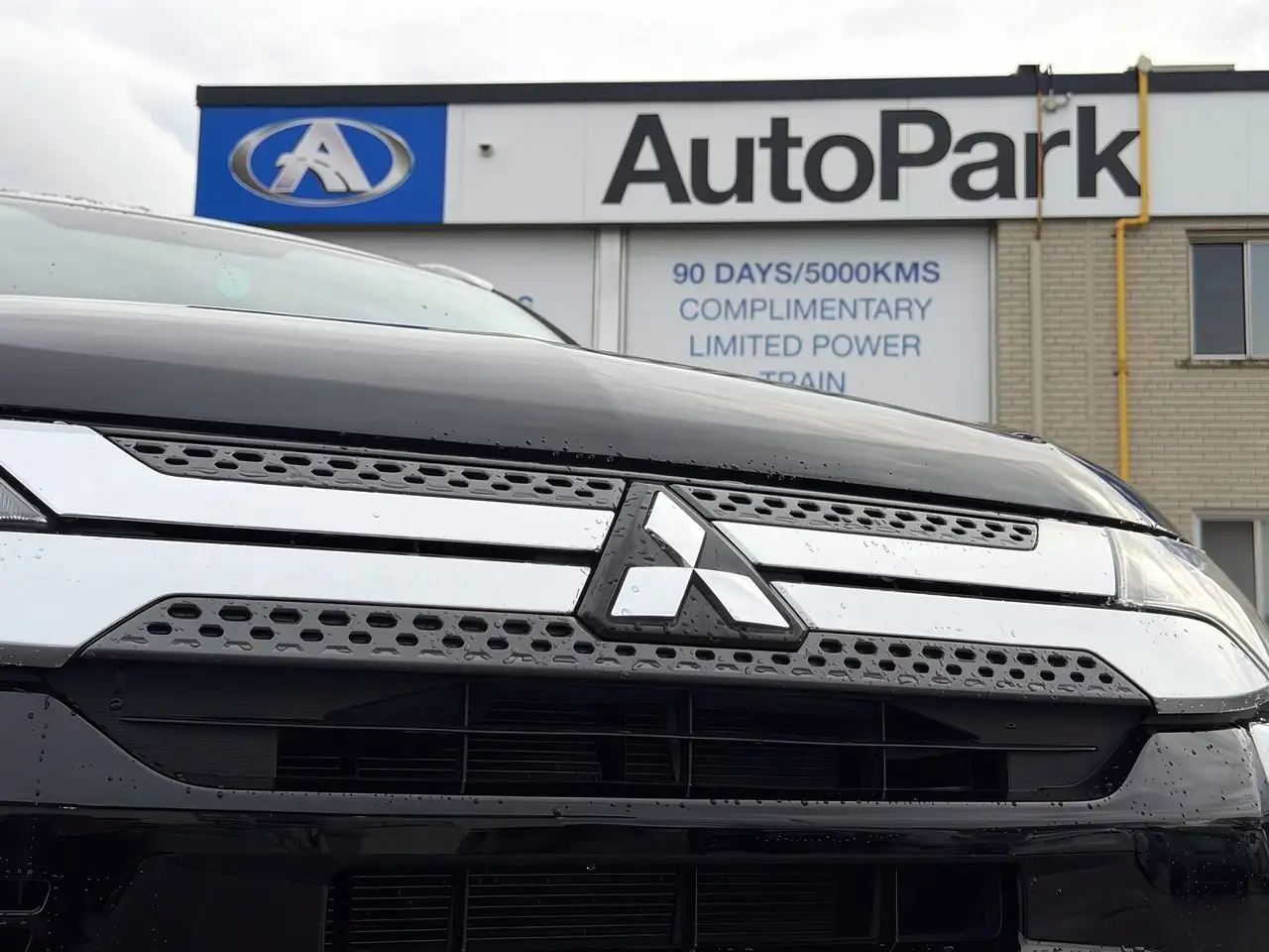 Mitsubishi Outlander снимка Mitsubishi Outlander