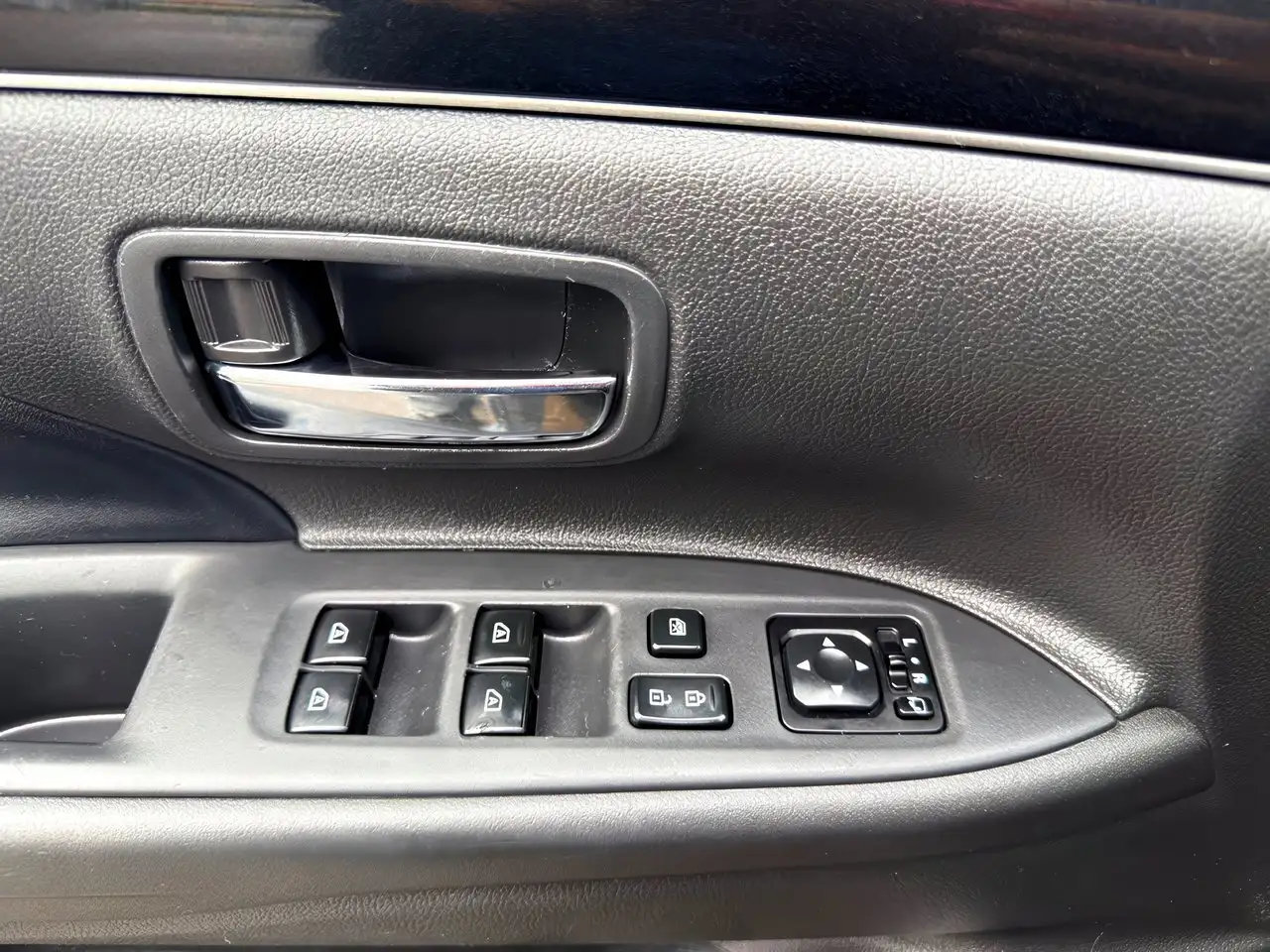 Mitsubishi Outlander снимка Mitsubishi Outlander