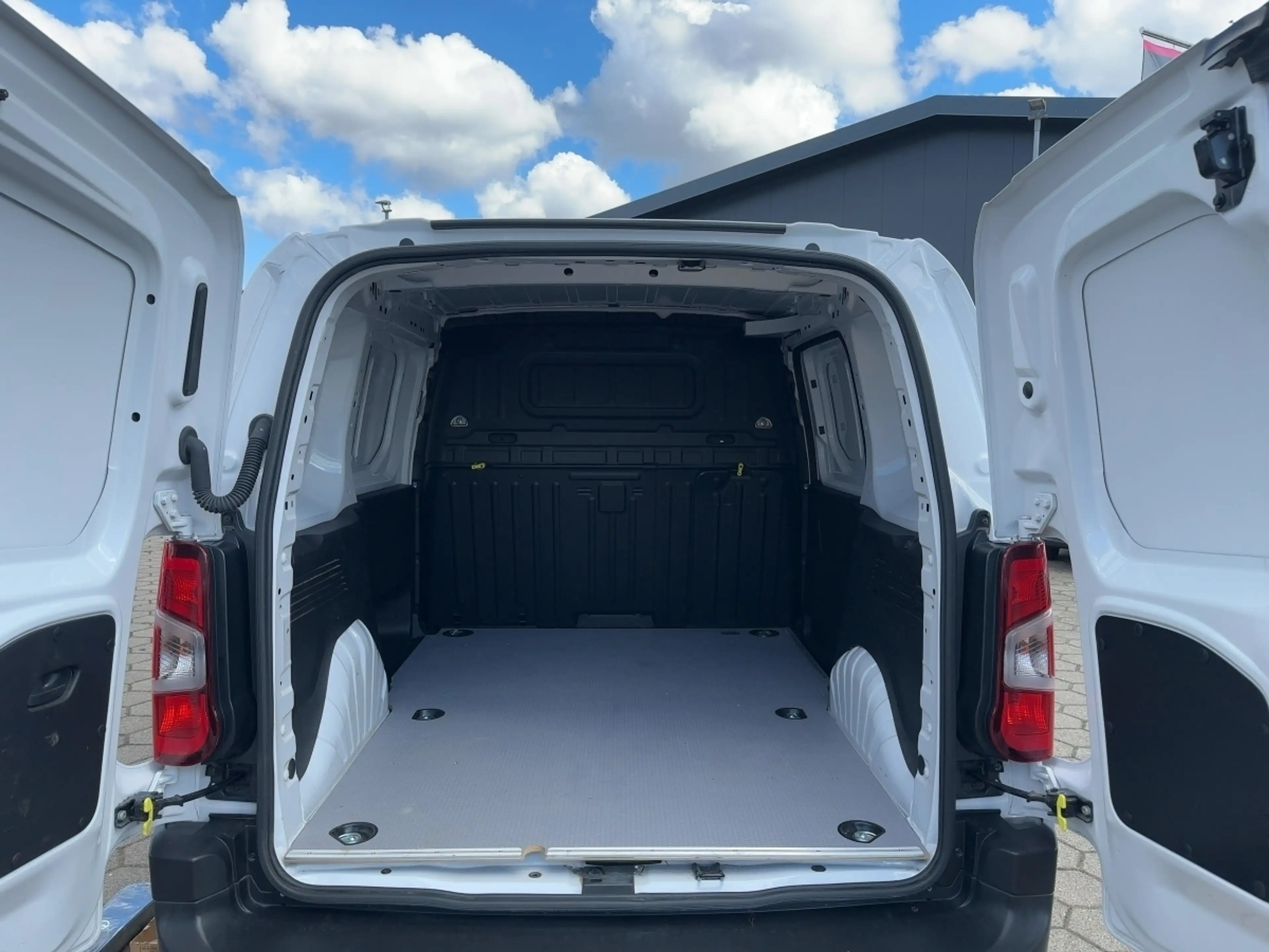 Toyota Proace City 1.5 D-4D L1 Meister S/S *NAVI*KLIMA*TEMPOMAT* — photo 13