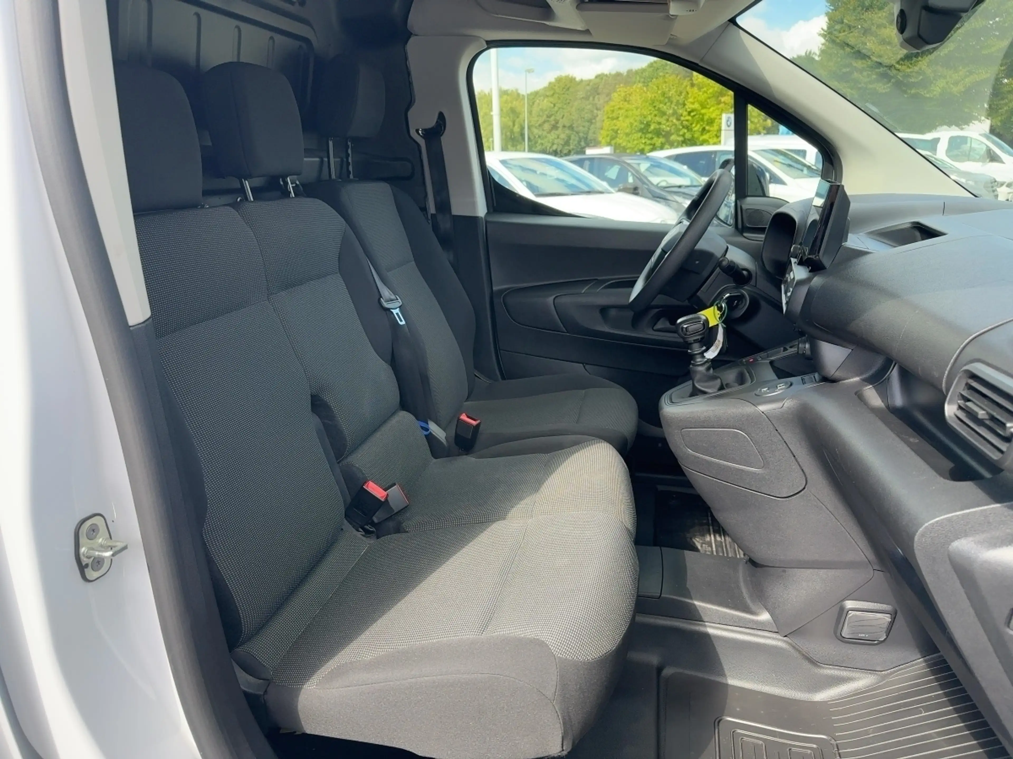 Toyota Proace City 1.5 D-4D L1 Meister S/S *NAVI*KLIMA*TEMPOMAT* — photo 11