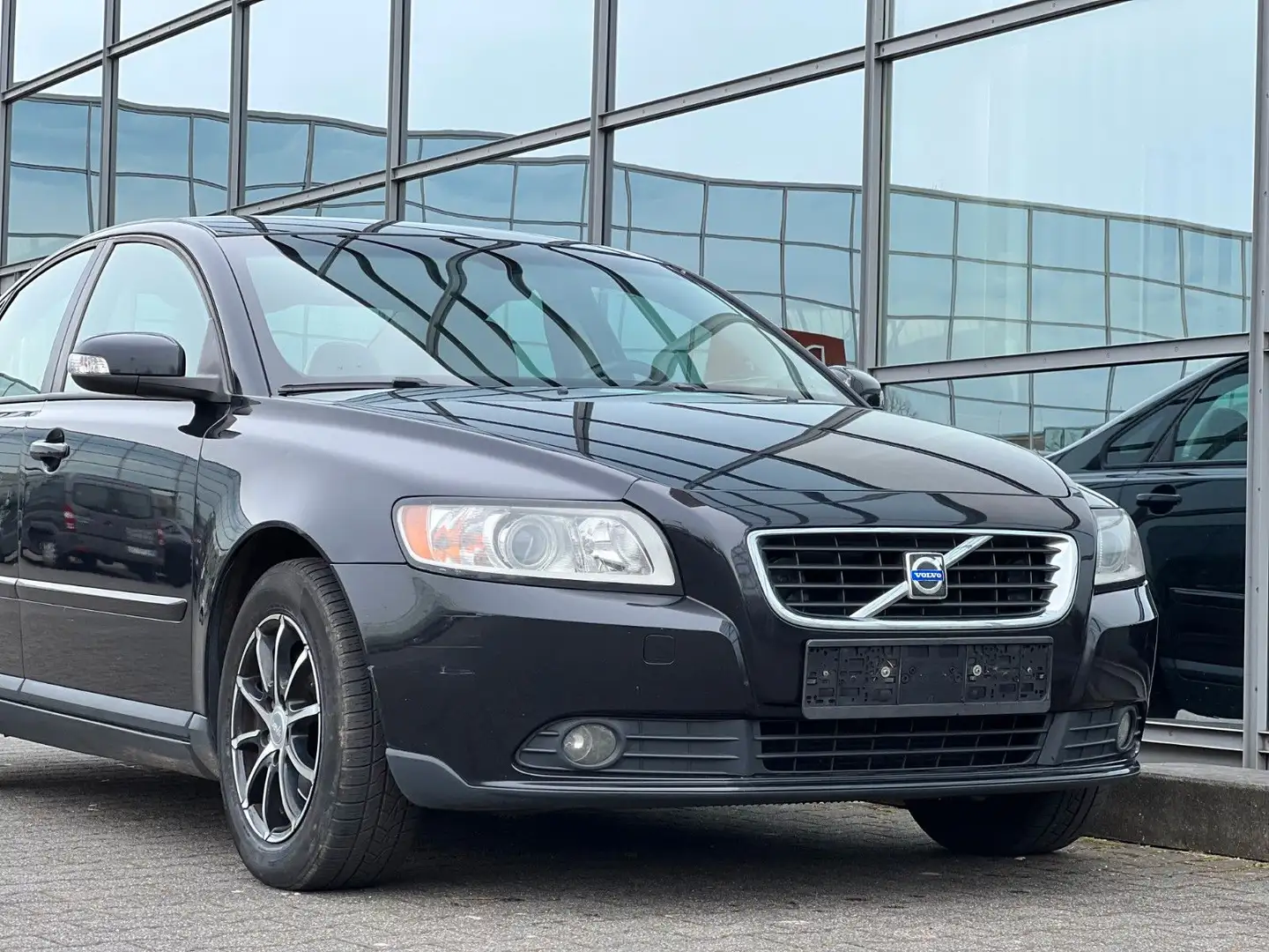 Volvo S40 Lim. 1.6 Kinetic Klima Schwarz - 1