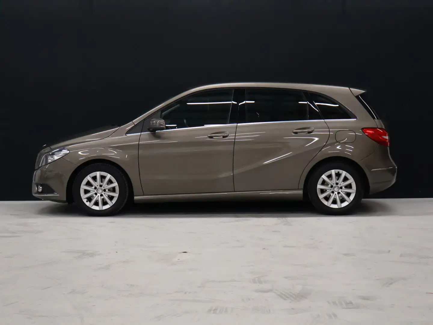 Mercedes-Benz B 180 Prestige [STOELVERWARMING, BLUETOOTH, BOORDCOMPUTE Gris - 2