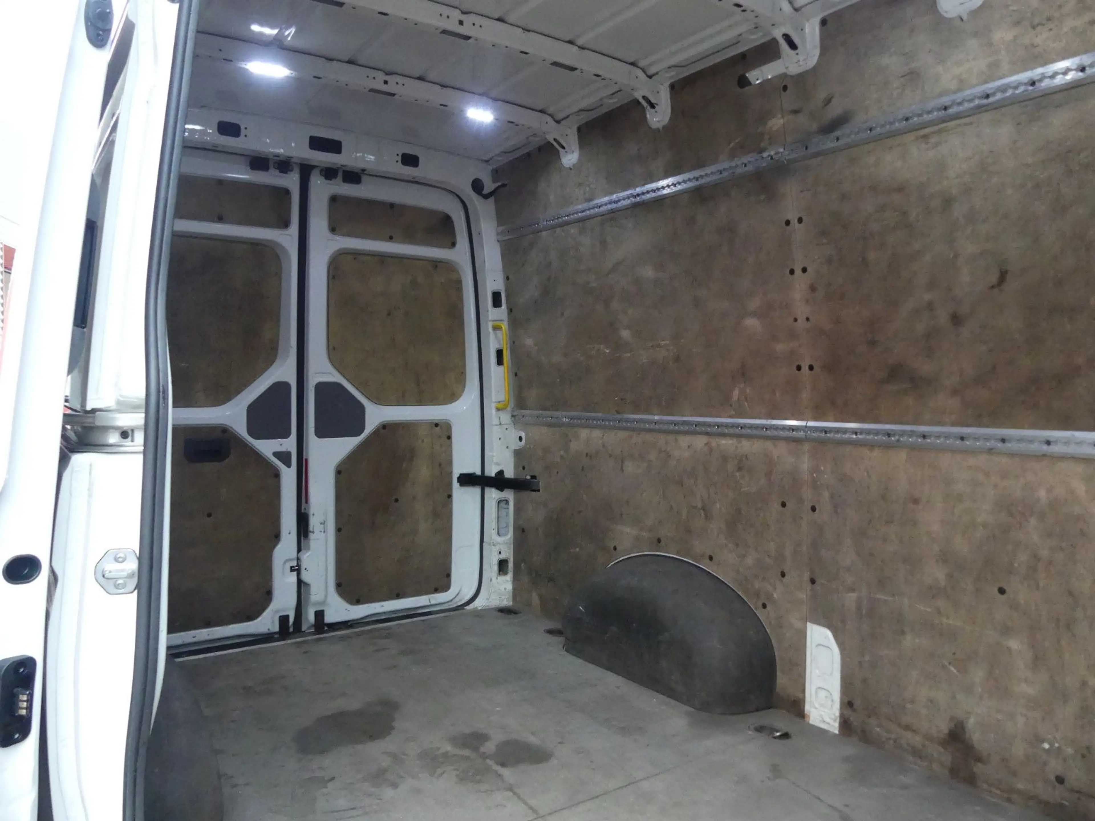 Volkswagen Crafter 35 mittellang Hochdach FWD Cam*Klima — photo 23