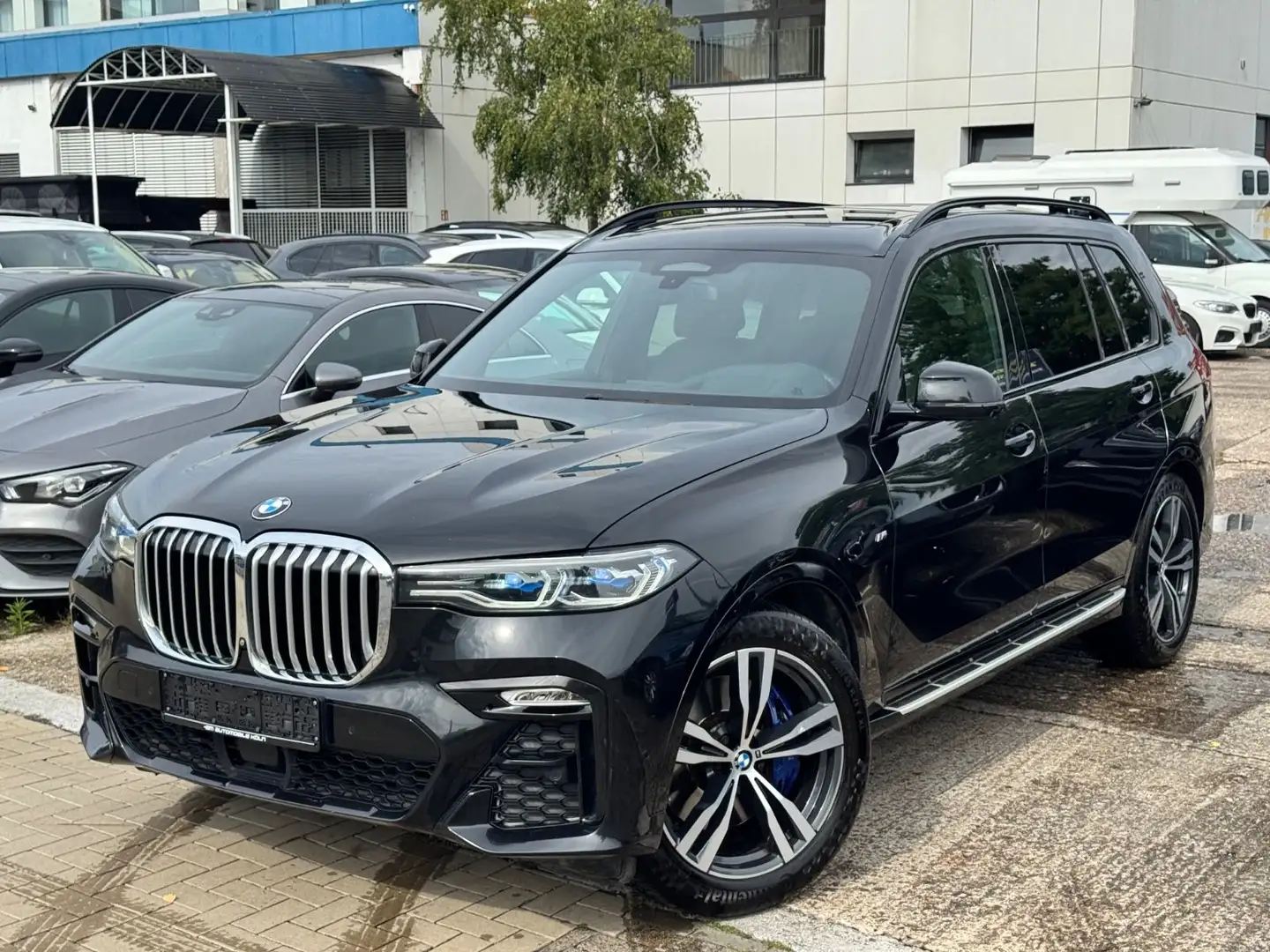 BMW X7 xDrive 30 d M Sport/SkyLounge/SoftClose/Laser Schwarz - 1