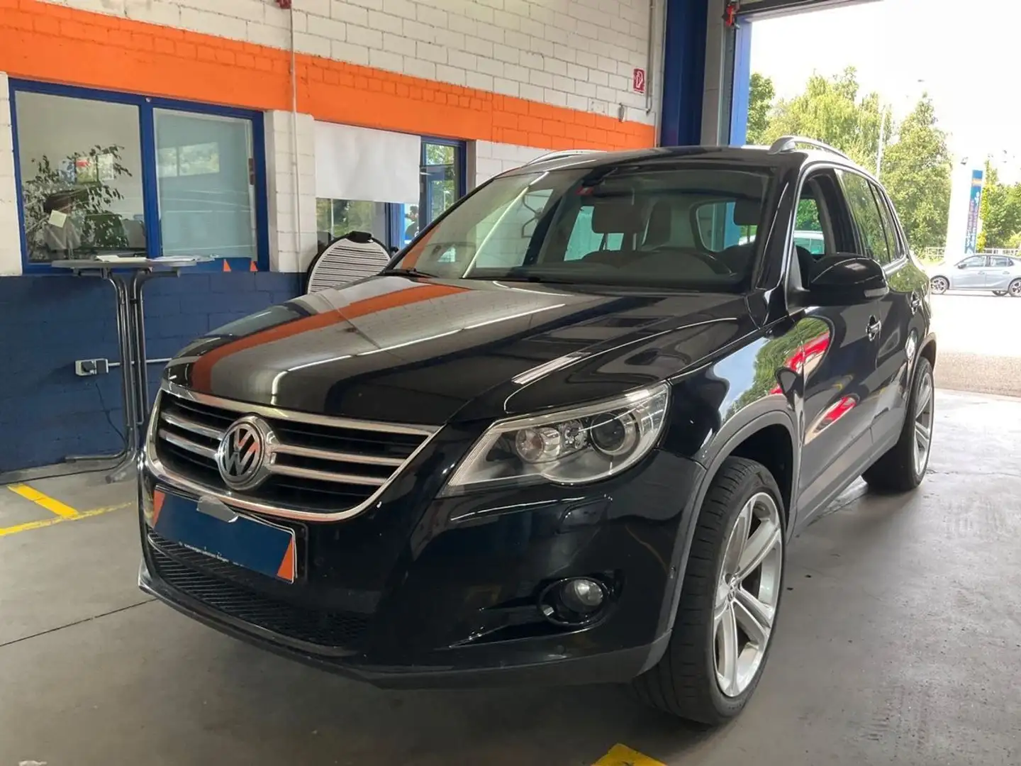 Volkswagen Tiguan Team 4Motion*DSG*Bi-Xen.*SHZ*PDC*TMP*EU5 Schwarz - 1