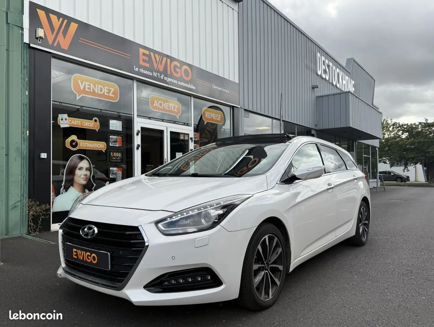 Hyundai i40 sw 1.7 crdi 140 bluedrive executive dct bva toit ouvrant sieges ventilles Blanc - 1