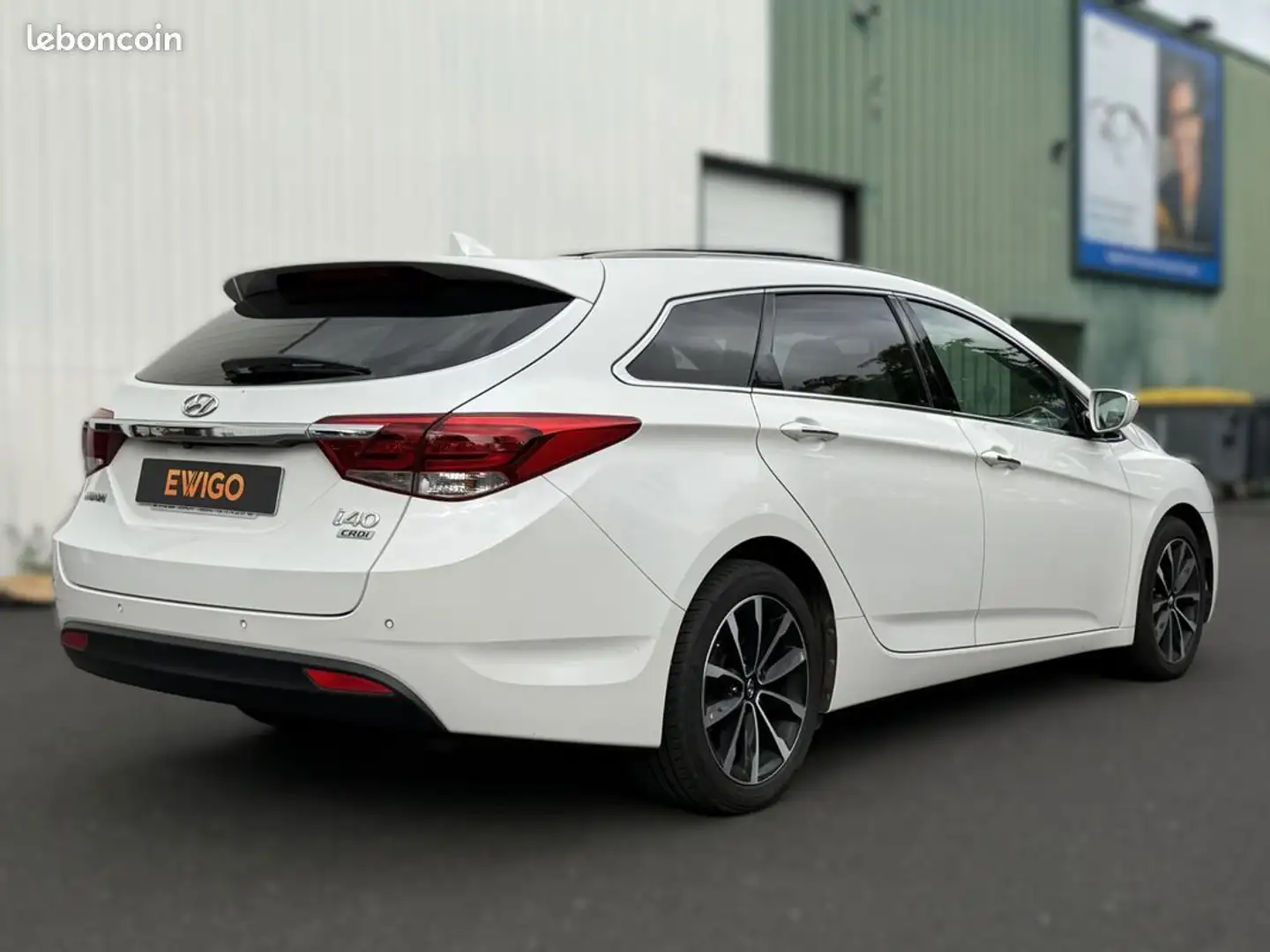 Hyundai i40 sw 1.7 crdi 140 bluedrive executive dct bva toit ouvrant sieges ventilles Blanc - 2