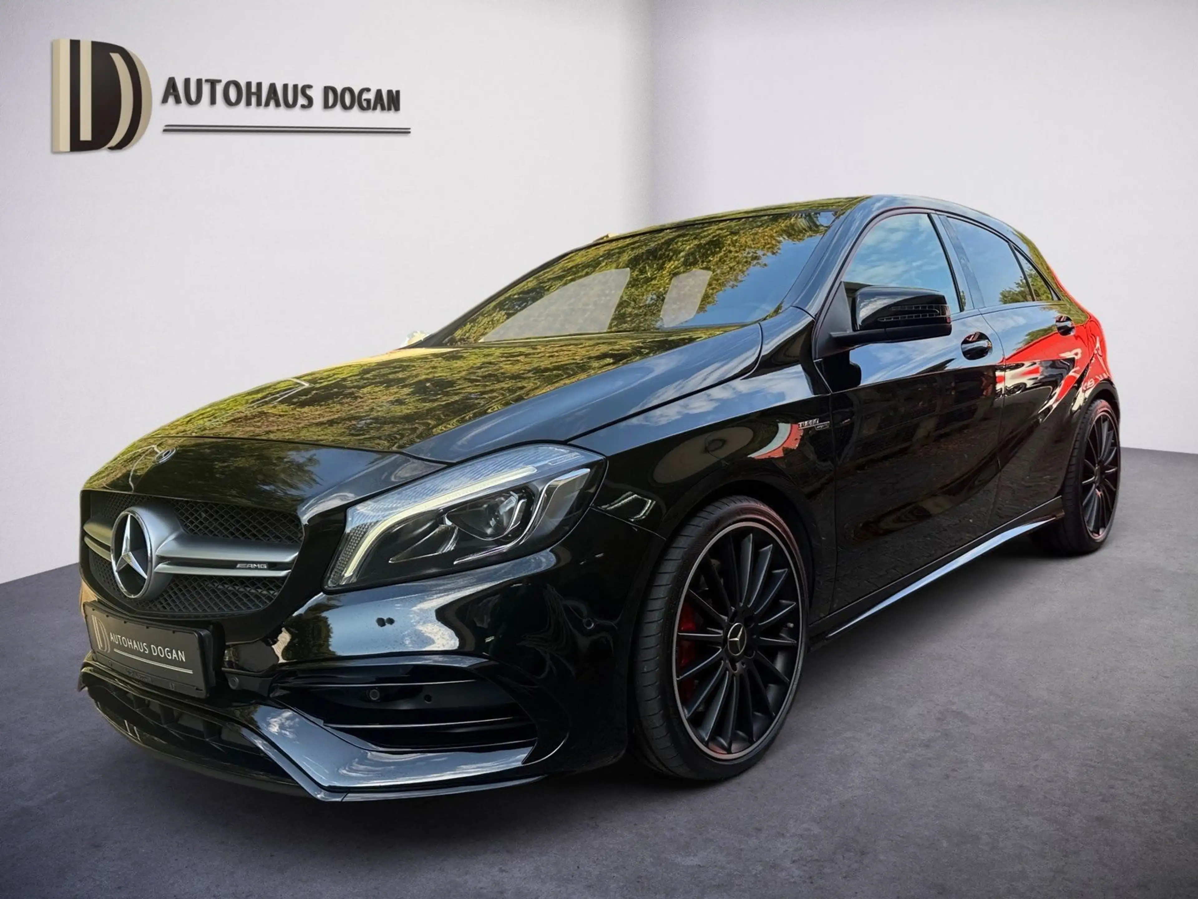 Mercedes-Benz A 45 AMG 4Matic*Perf.Sitze*Abgas*Pano*19Z*Carbon