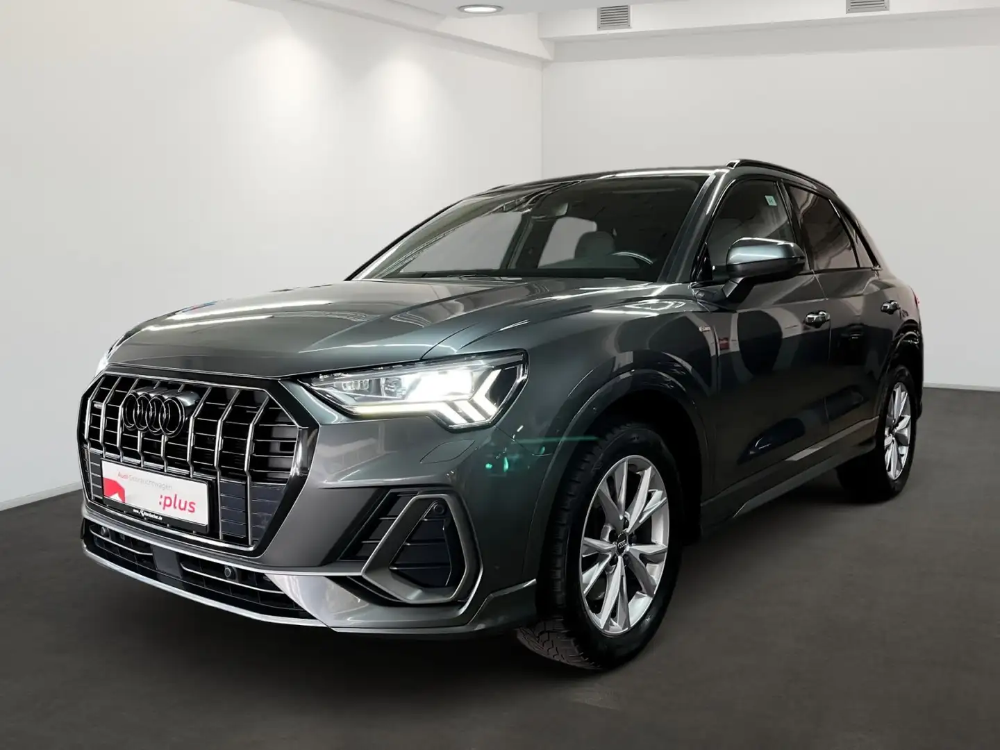 Audi Q3 40 TFSI quattro s-line Navi Matrix AHK RFK Grau - 2