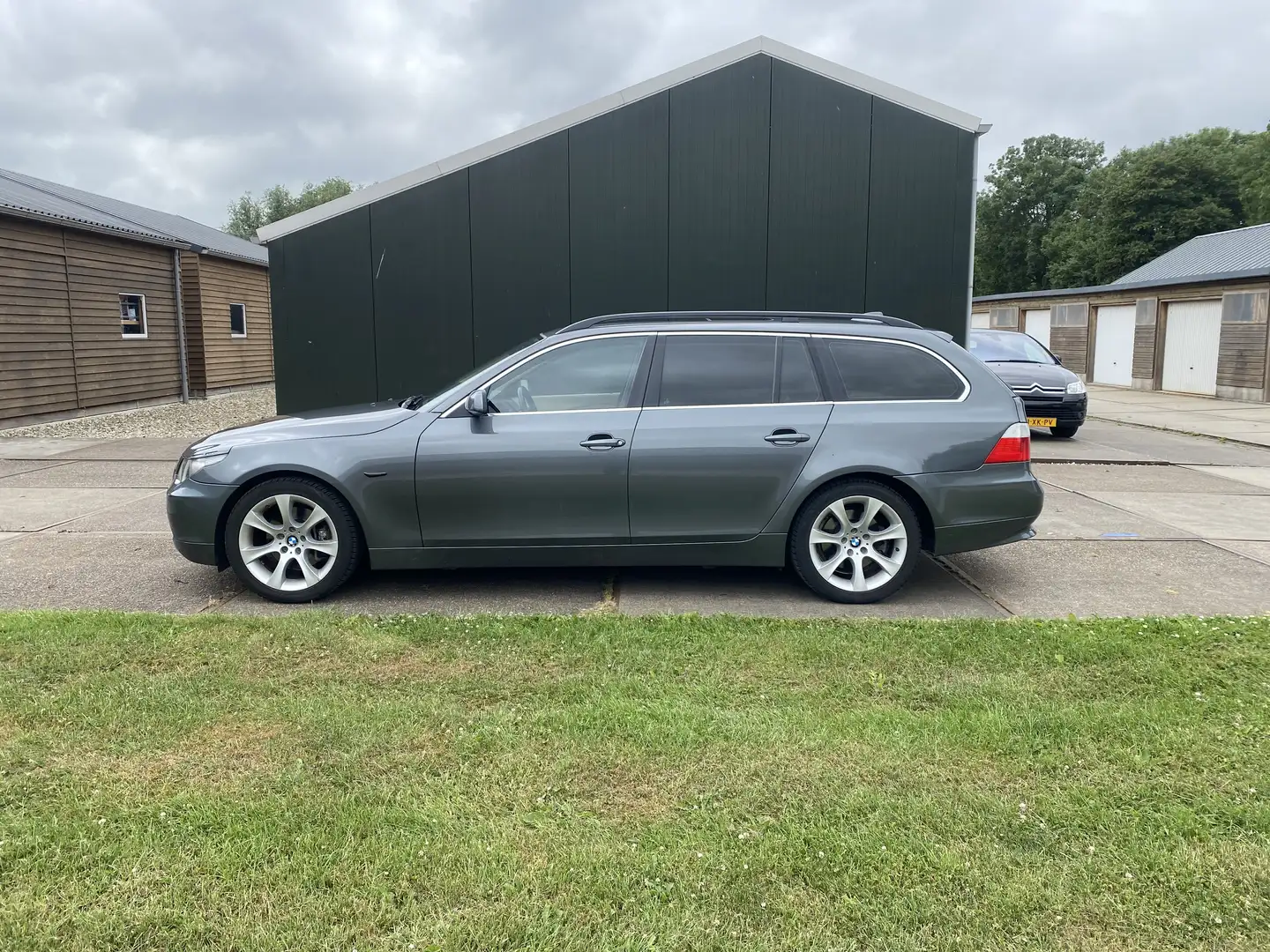 BMW 530 530i Grijs - 2