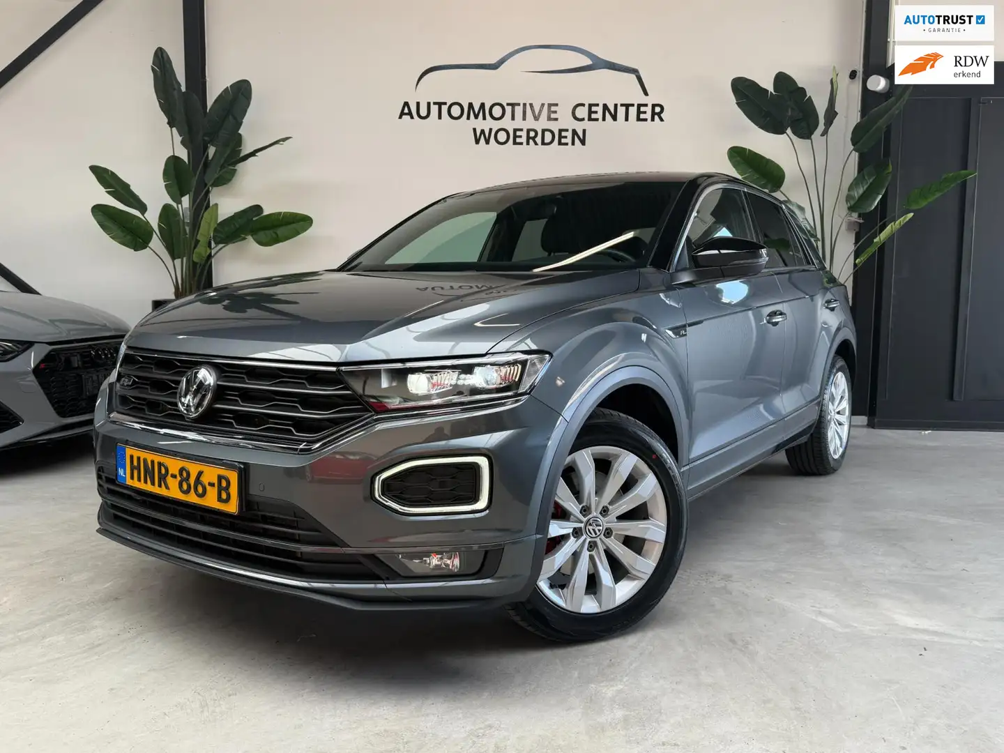 Volkswagen T-Roc 2.0 TSI 4Motion Sport R-LINE VIRTUAL CAMERA KEY LE Grijs - 1