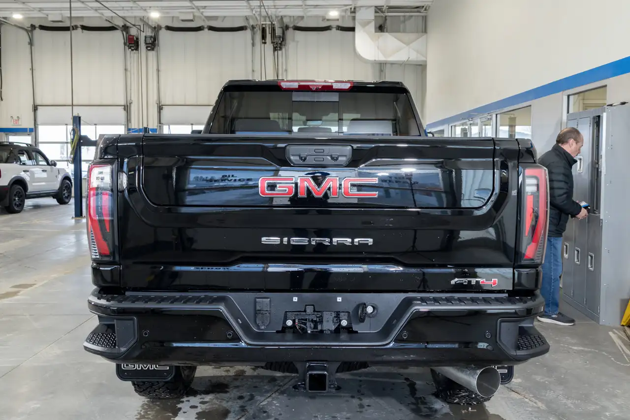 GMC Sierra 2500HD снимка GMC Sierra 2500HD