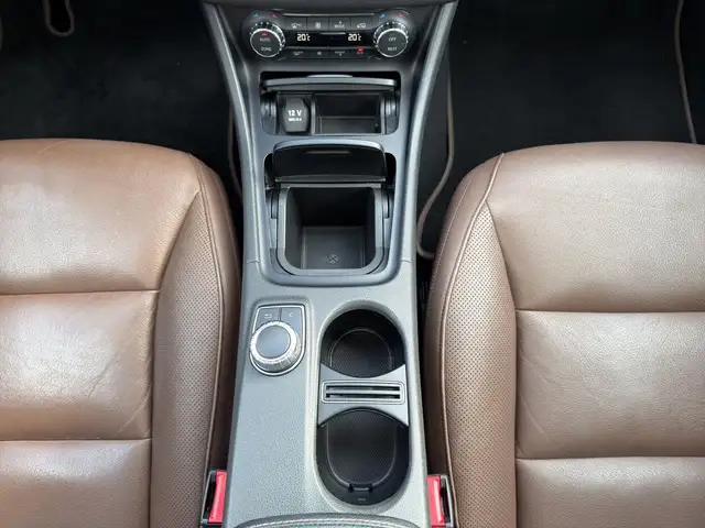 Mercedes-Benz 220 view 15