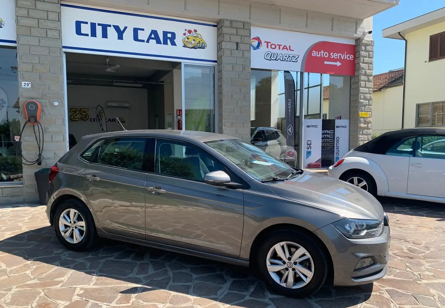 Volkswagen Polo 1.6 tdi Comfortline 80cv Gris - 2