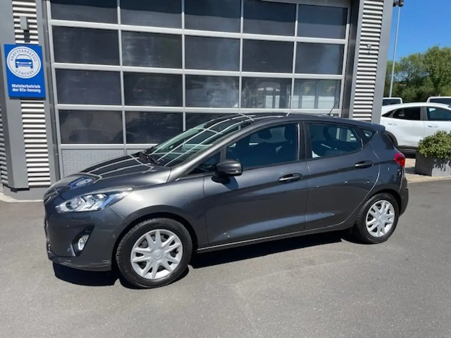 Ford Fiesta Cool & Connect Grijs - 2