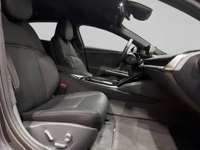 Lucid Air view 11