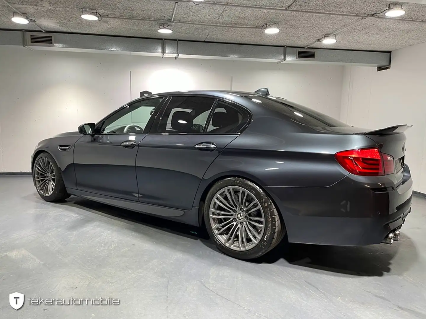 BMW M5 DKG Grau - 2