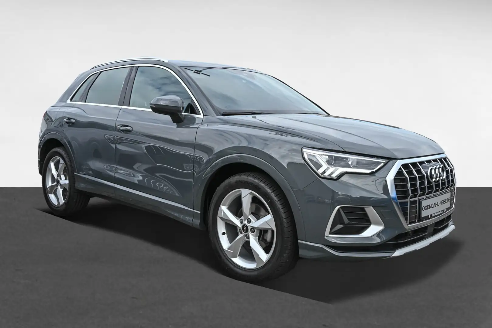 Audi Q3 advanced 35 TFSI S tronic  Navi Grau - 2