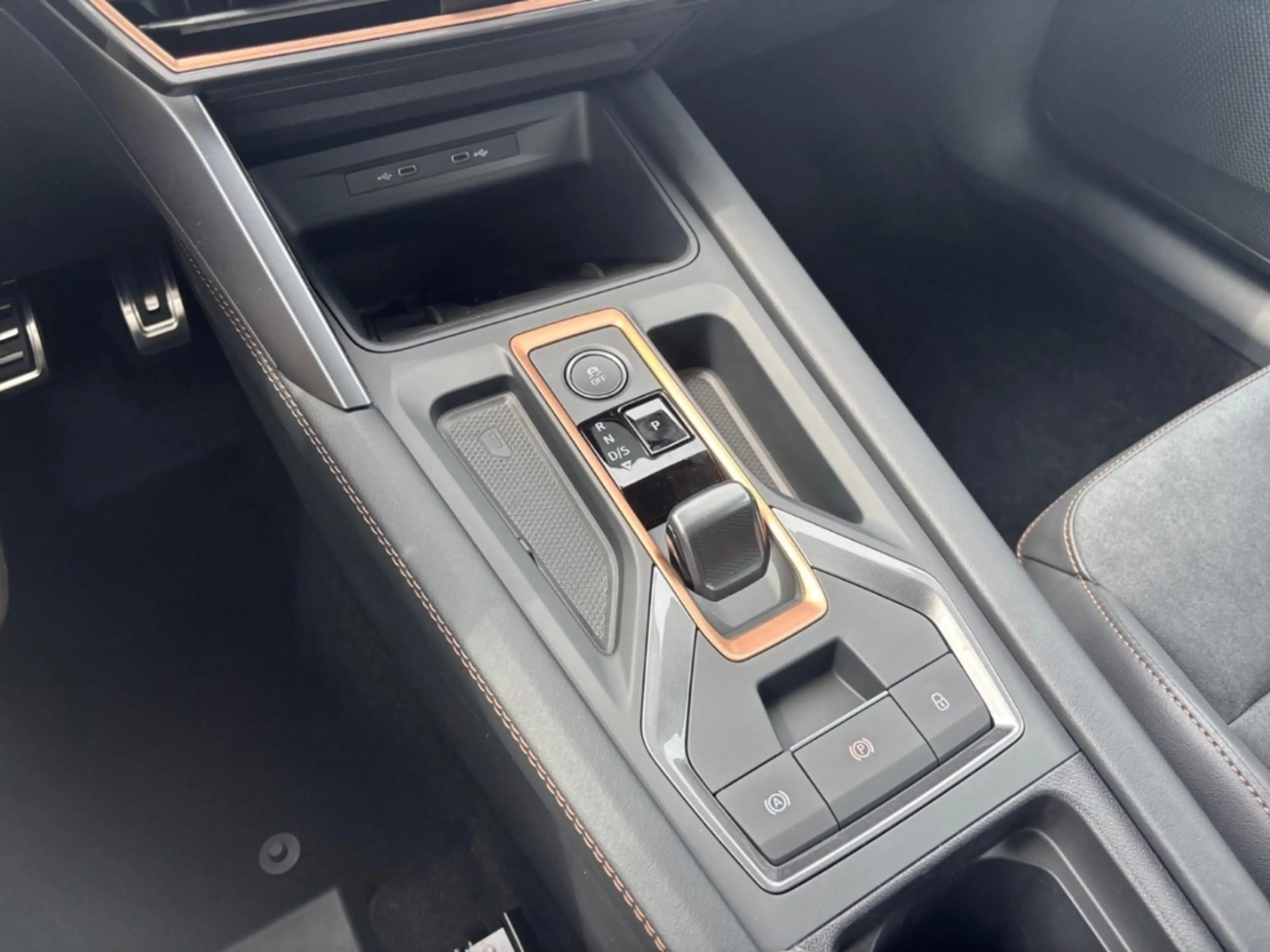 CUPRA Formentor VZ 2.0 TSI 4Drive AHK Sennheiser LED FullLink — photo 32