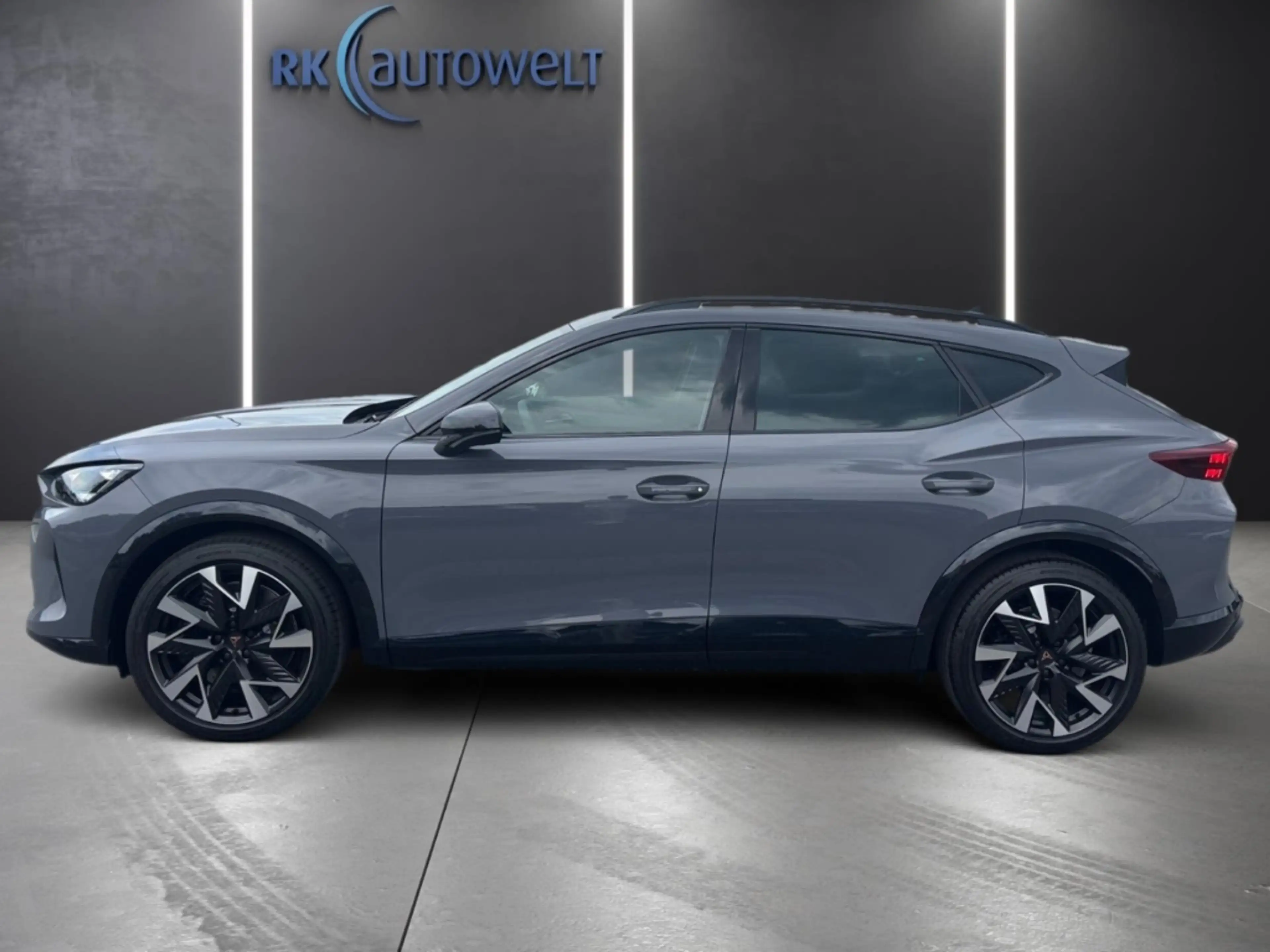 CUPRA Formentor VZ 2.0 TSI 4Drive AHK Sennheiser LED FullLink — photo 6