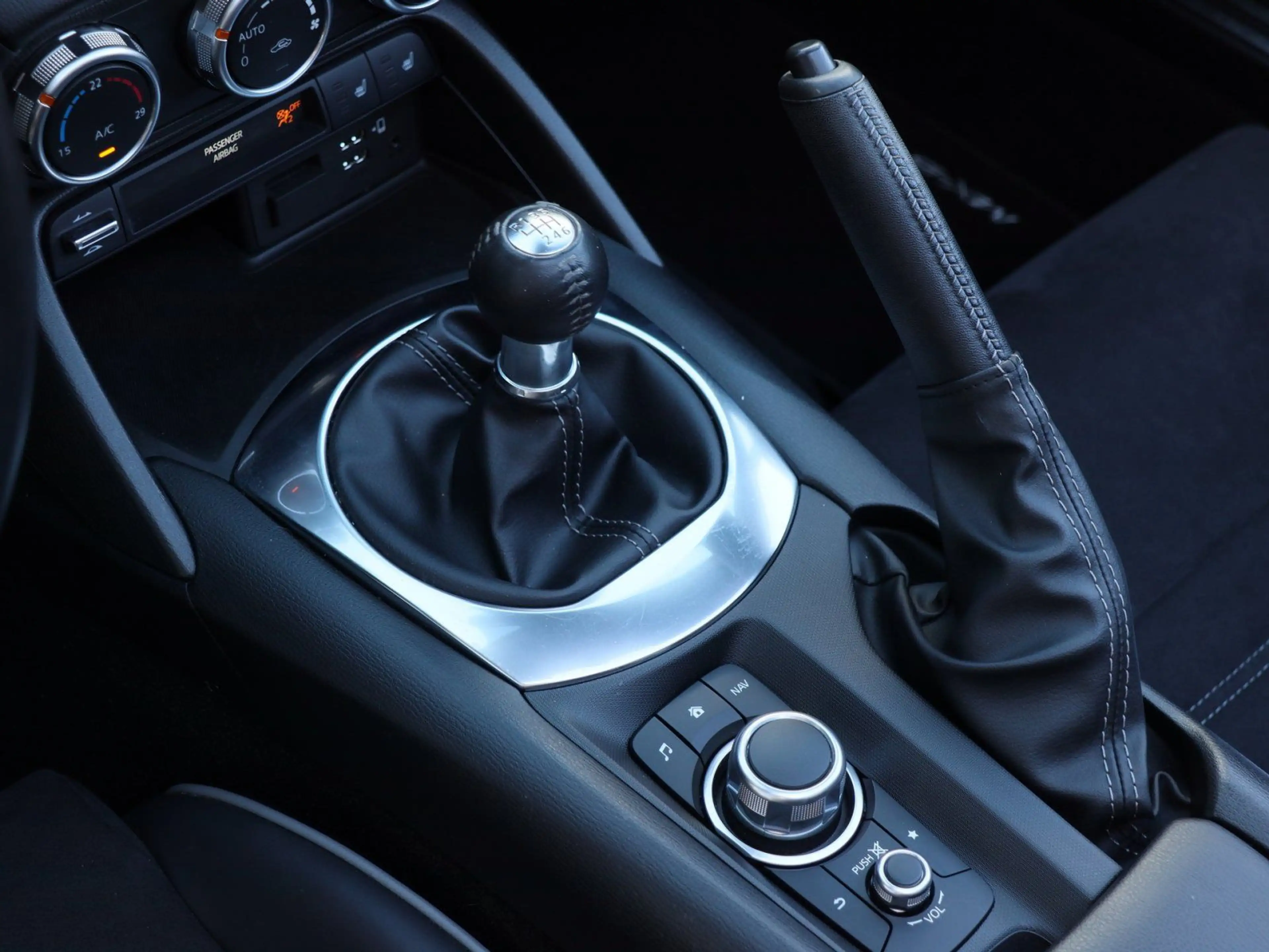 Mazda MX-5 2.0 Selection RF Skyactiv Kamera — photo 10