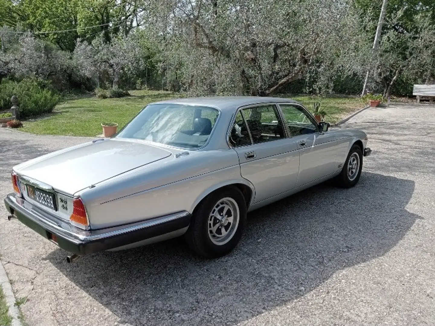 Jaguar XJ6 4.2 Srebrny - 2