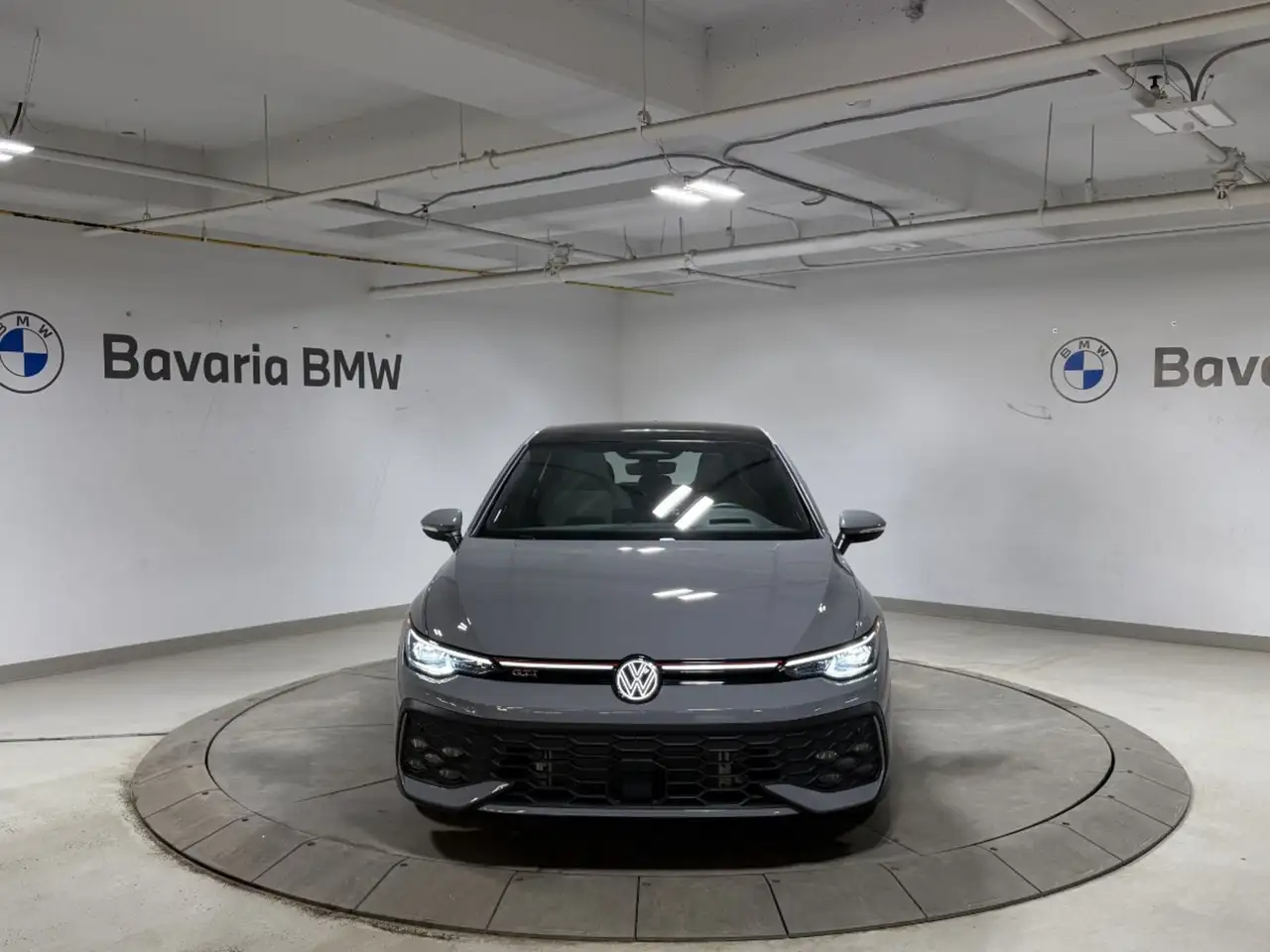 Volkswagen Golf GTI снимка Volkswagen Golf GTI