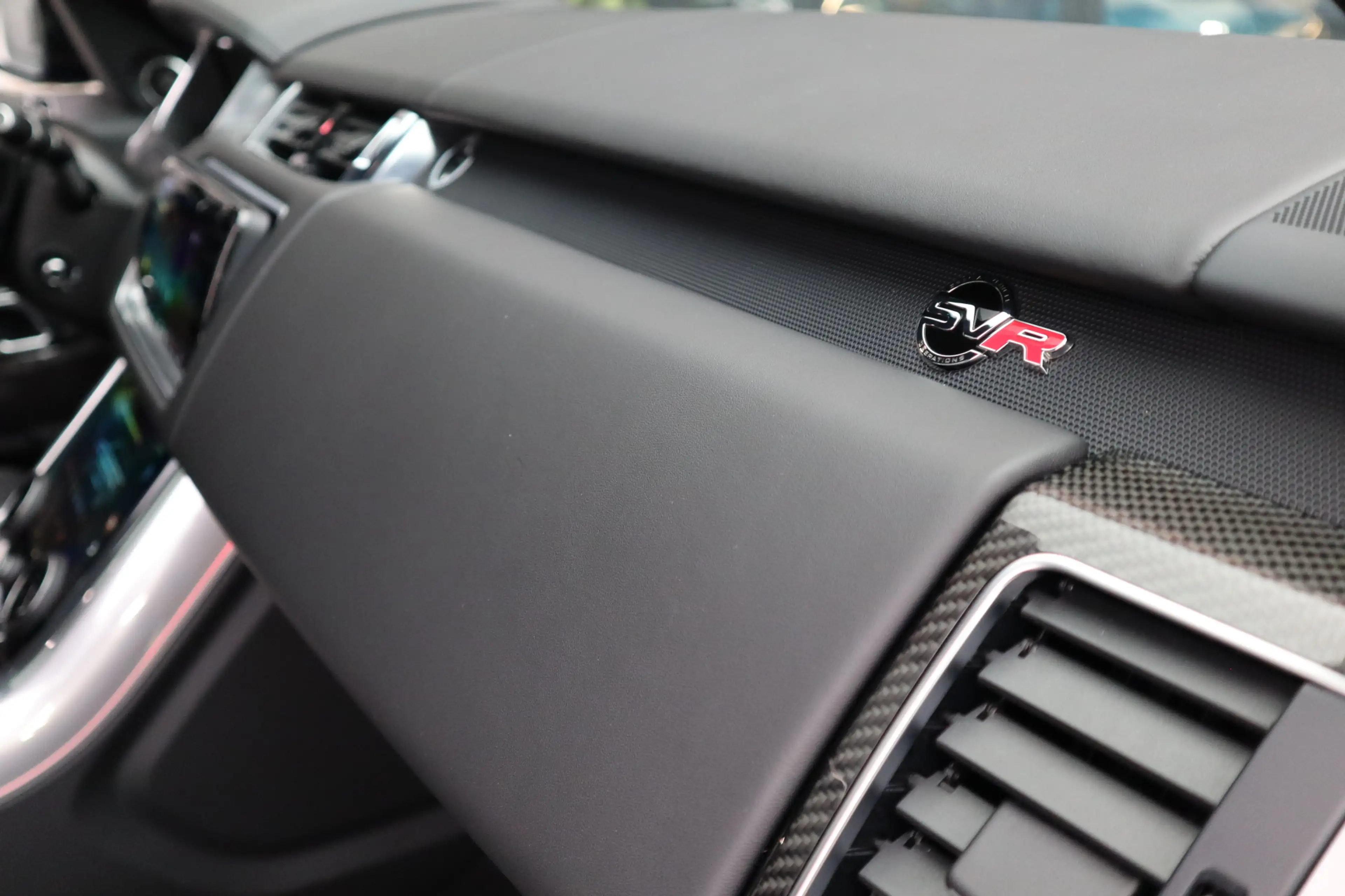 Land Rover Range Rover Sport P575 SVR | Carbon interieur, Meridian Audio, Adapt — photo 14