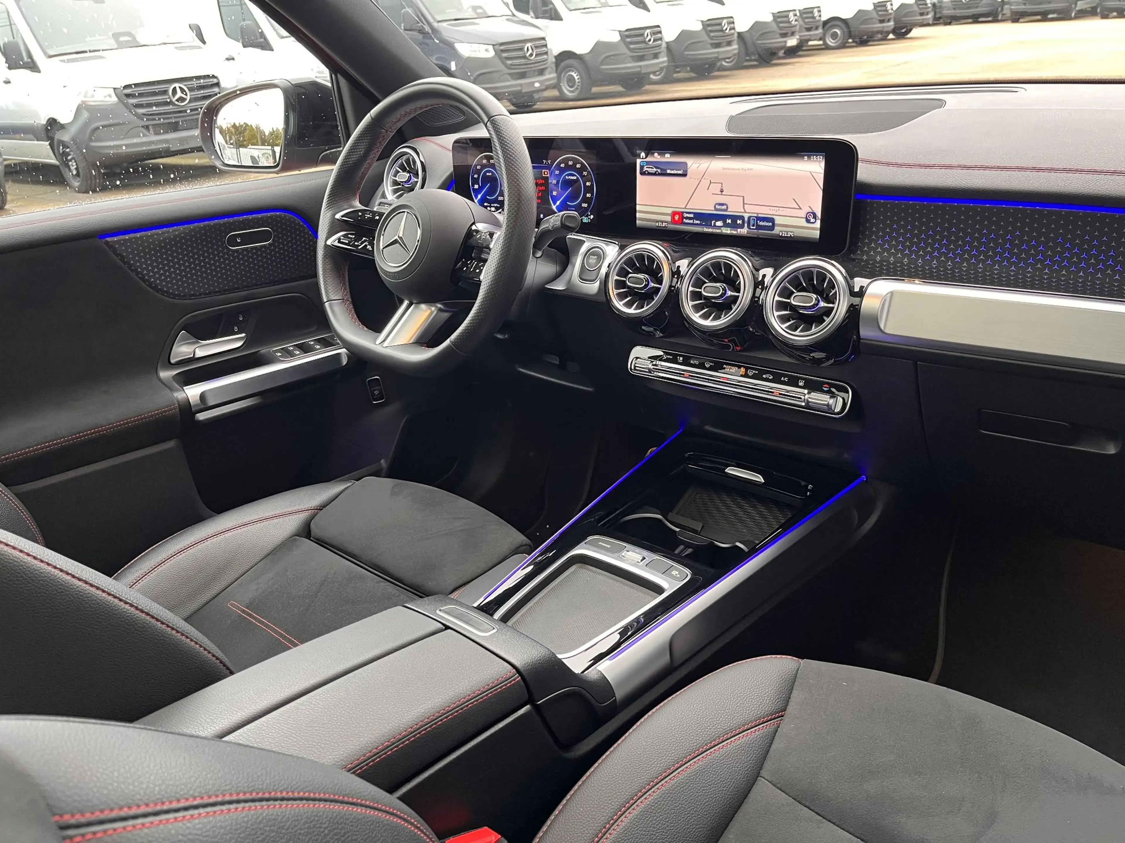 Mercedes-Benz EQB 250 250+ AMG Line — photo 9