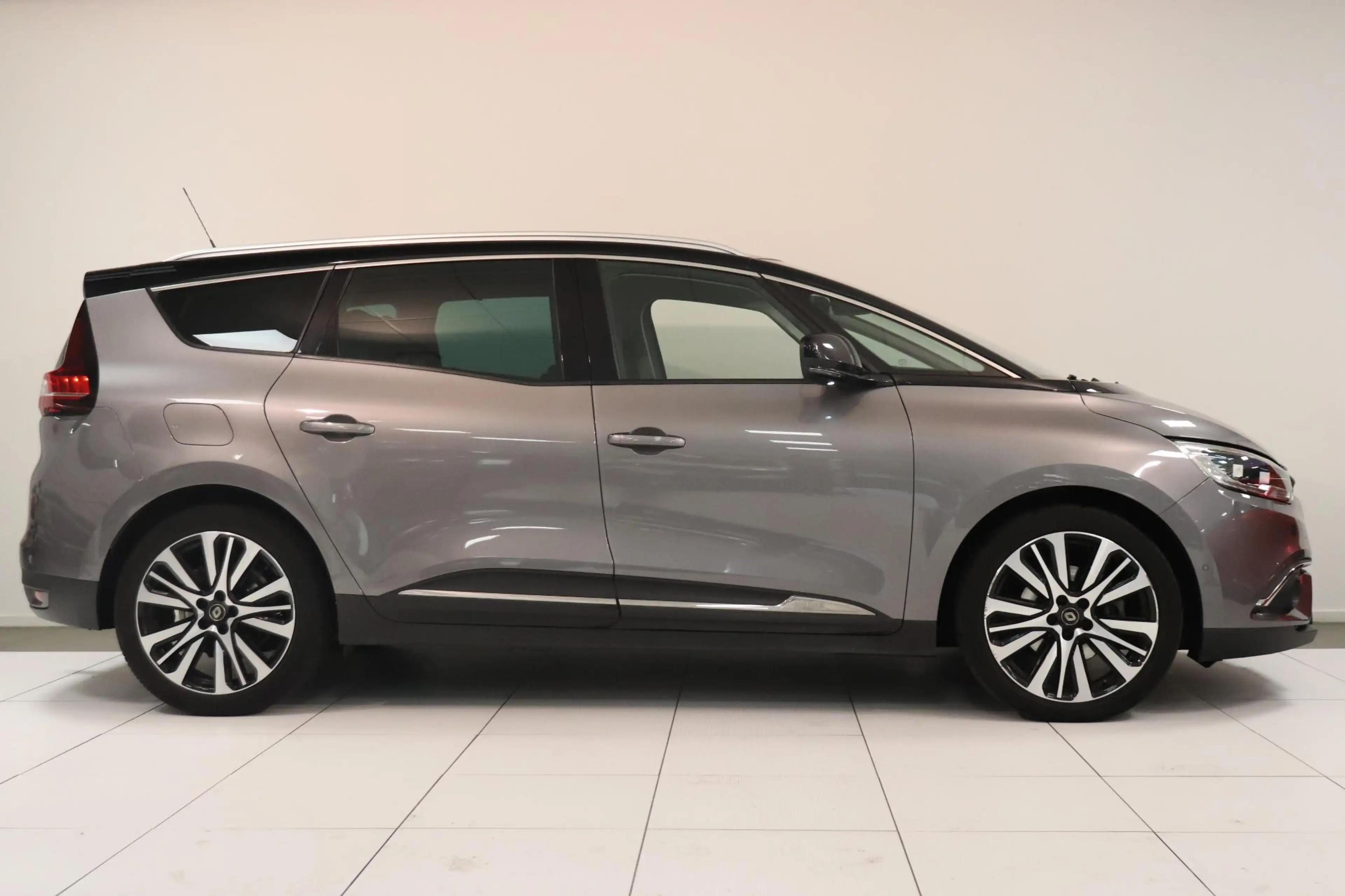 Renault Grand Scenic 1.3 TCe Initiale Paris 7p. | Camera | Lederen bekl — photo 17