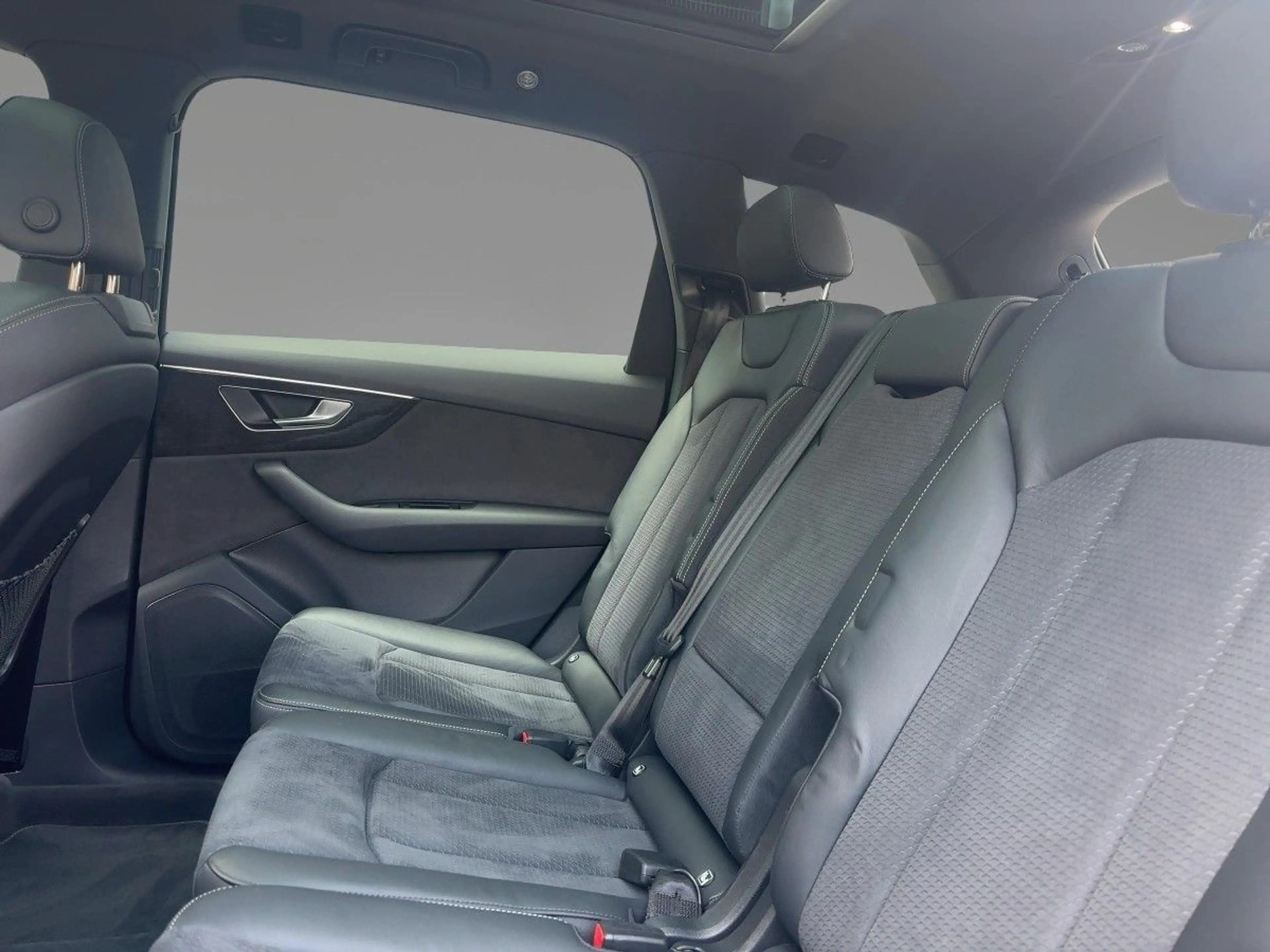 Audi Q7 50 TDI quattro S tronic — photo 9