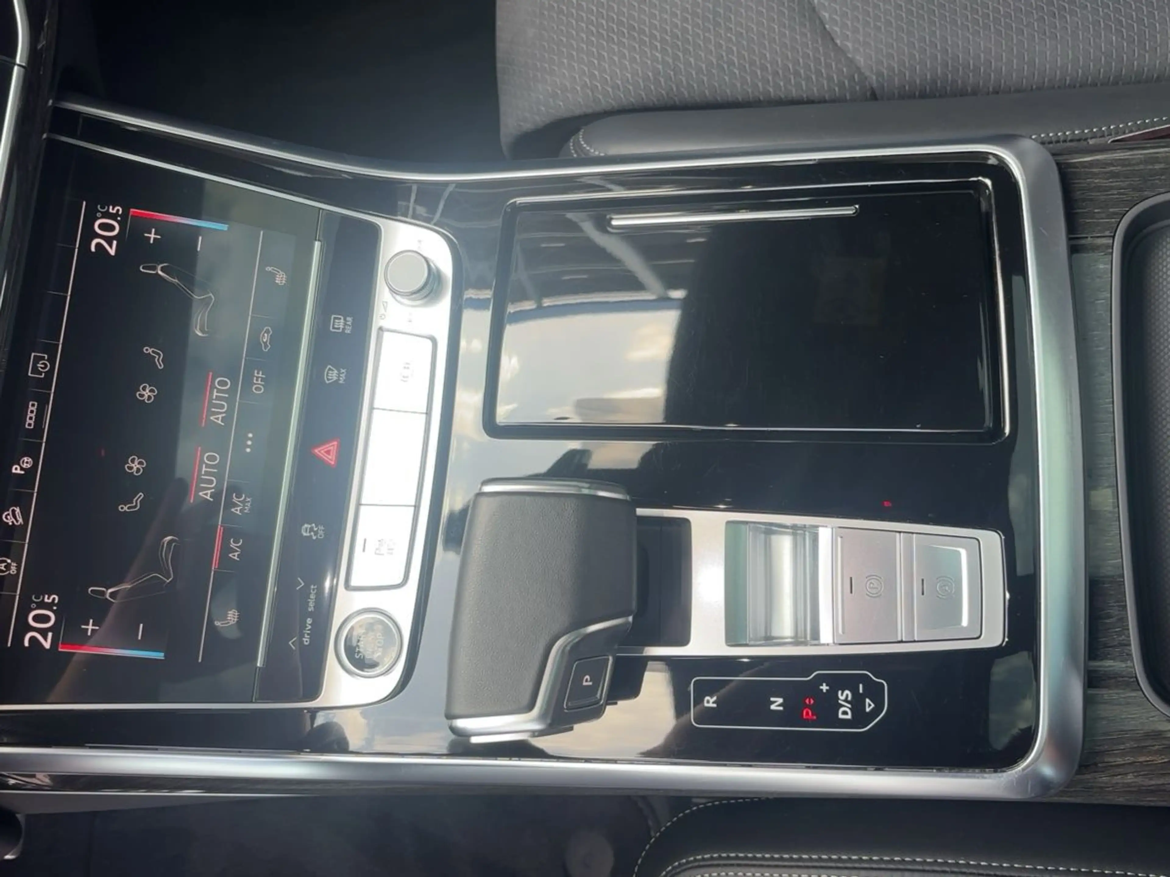 Audi Q7 50 TDI quattro S tronic — photo 15