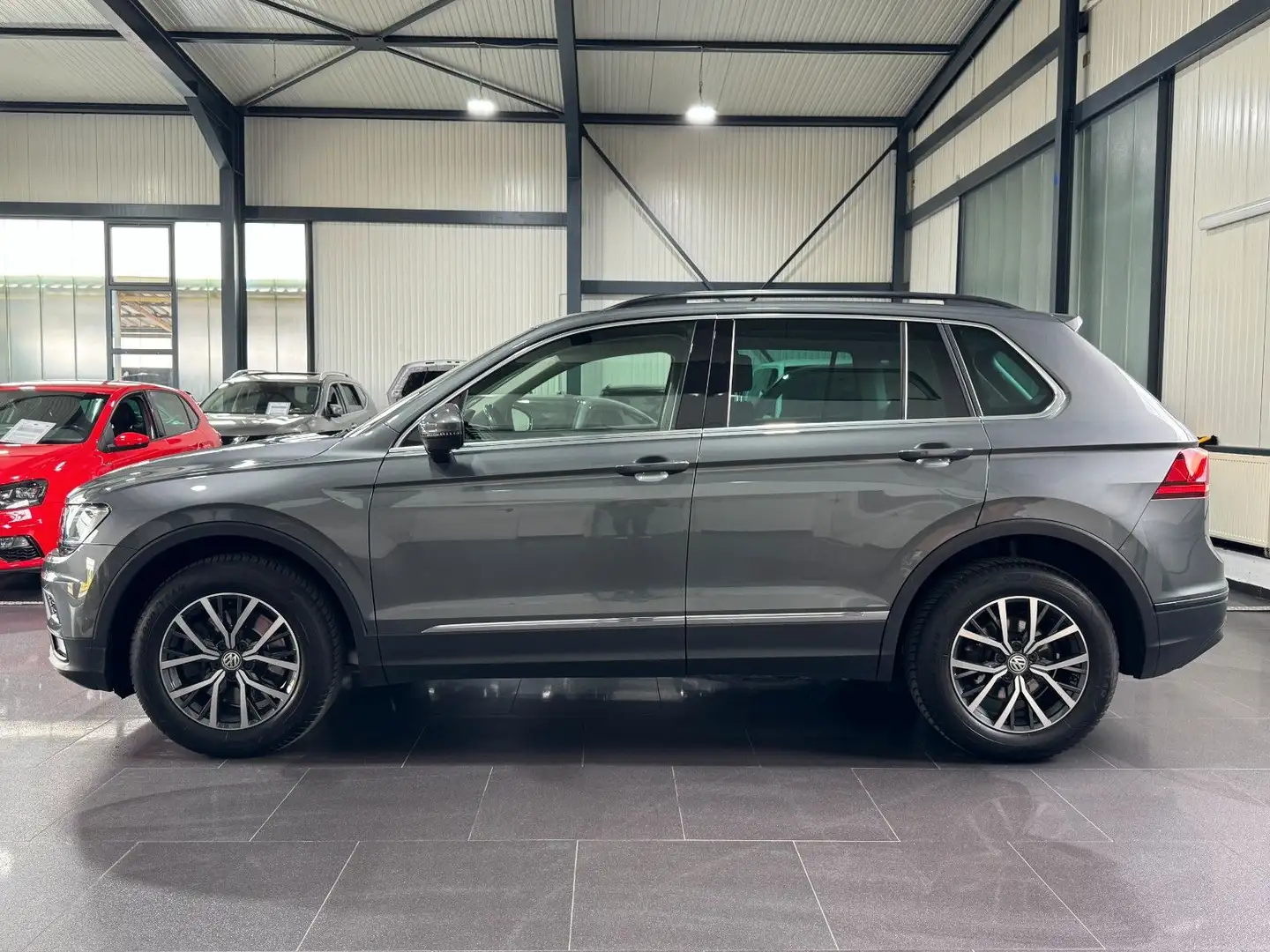 Volkswagen Tiguan Comfortline BMT 4M | DSG | AHK | 2.HAND | Gris - 2