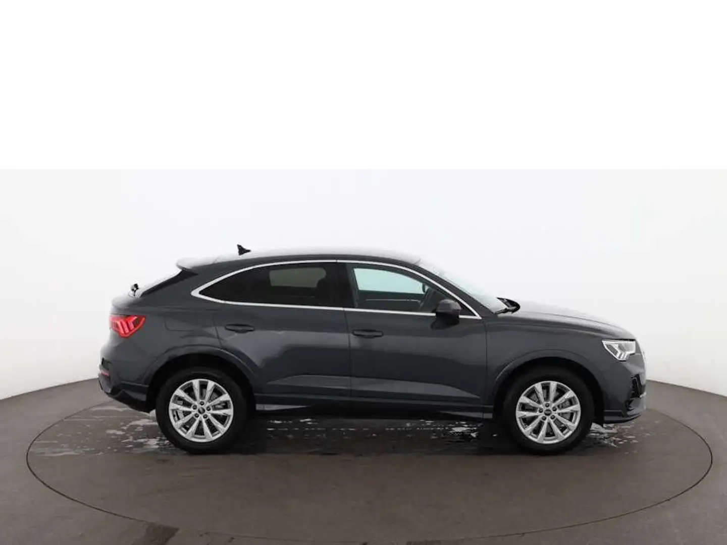 Audi Q3 Sportback 45 TFSI e Aut LED RADAR NAVI R-CAM Grau - 2