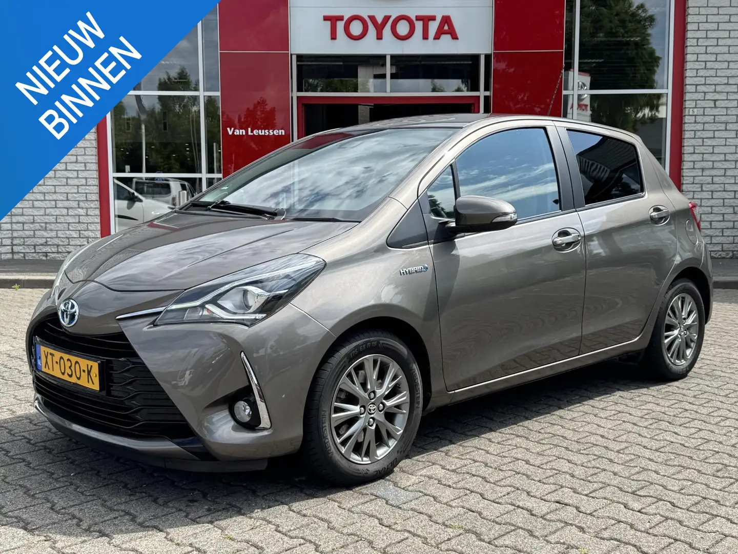 Toyota Yaris 1.5 Hybrid Dynamic NL-AUTO DEALER-OND NAVI CRUISE Grijs - 1