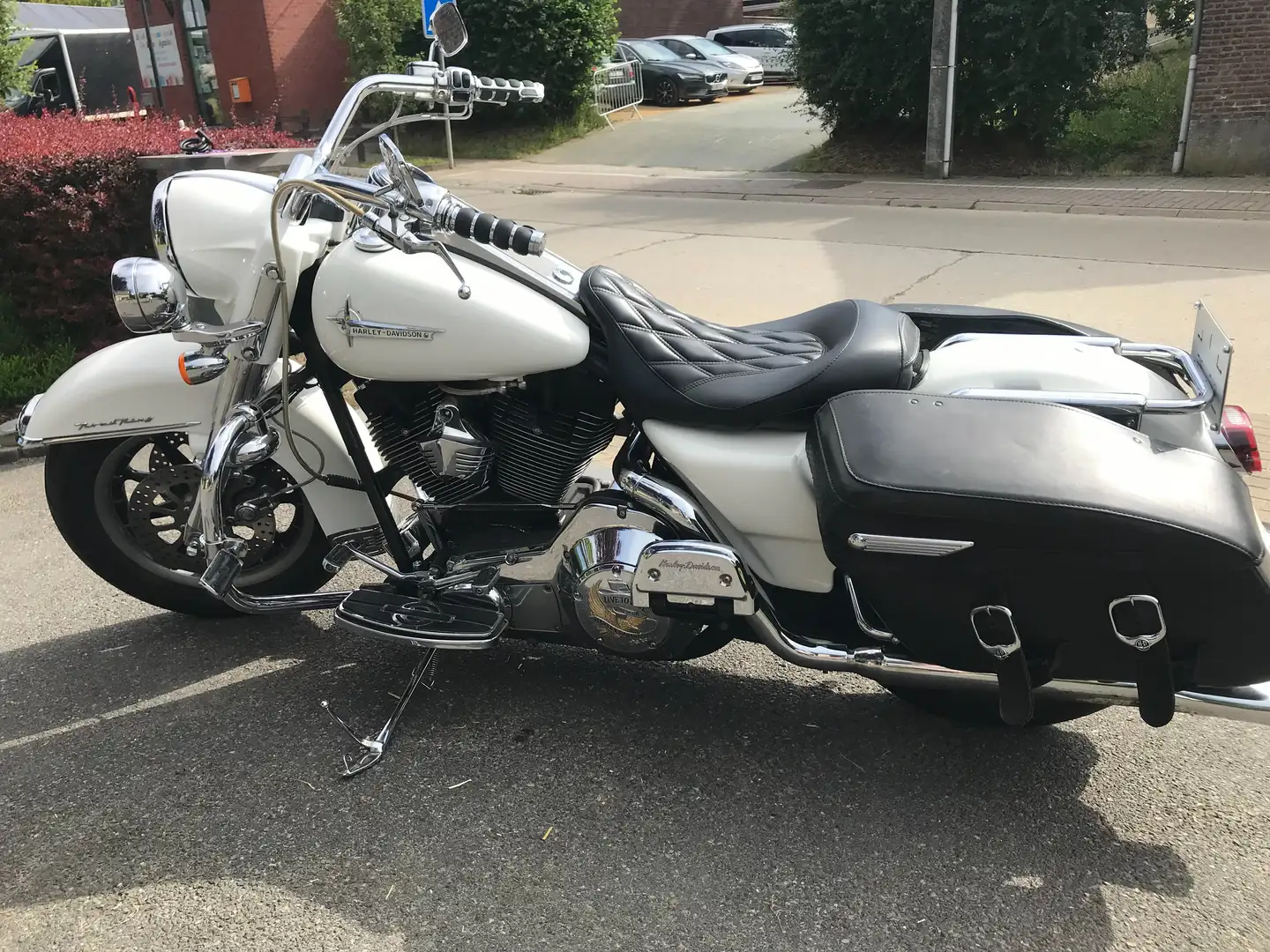 Harley-Davidson Road King bijela - 1