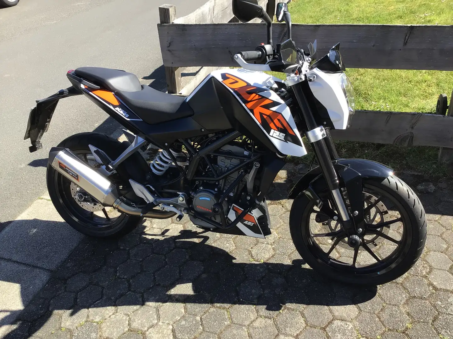 KTM 125 Duke Bílá - 1