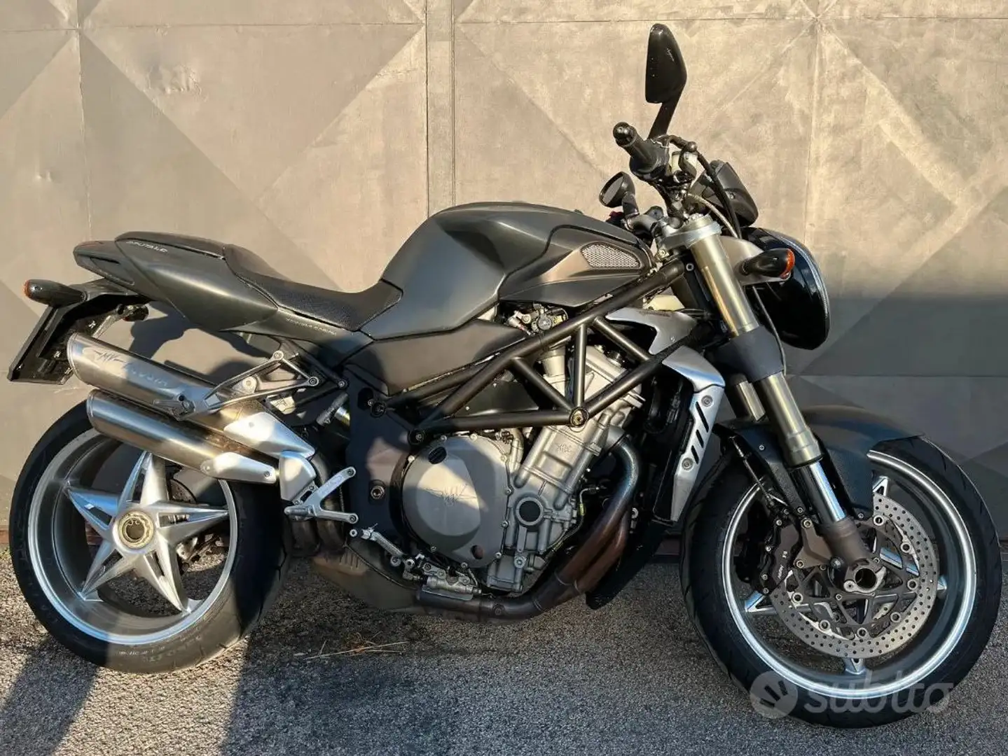 MV Agusta Brutale 750 Grigio - 1
