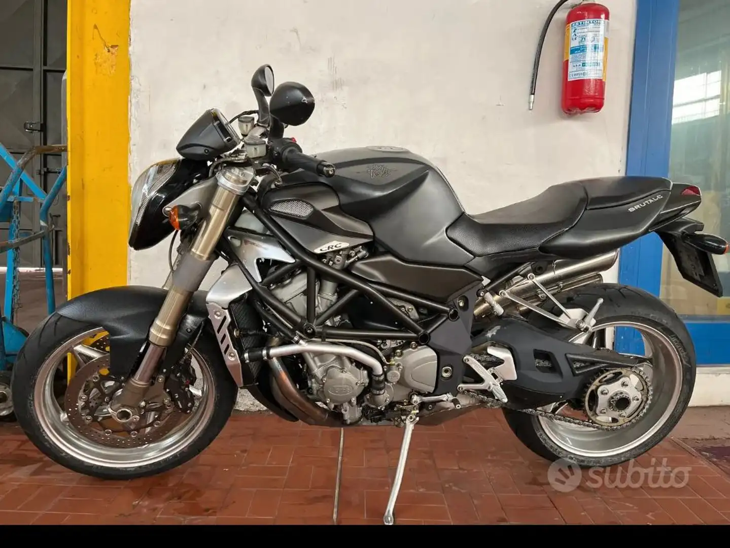MV Agusta Brutale 750 Grigio - 2
