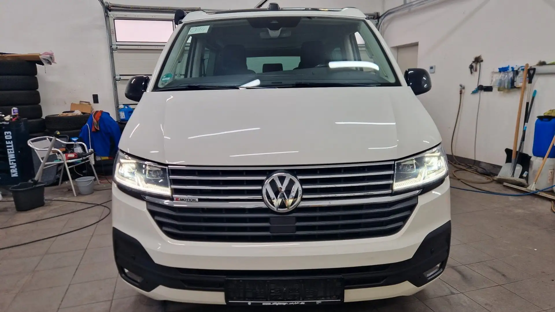 Volkswagen T6 California T6.1California BeachTour Edition 4Motion Digital Bílá - 2
