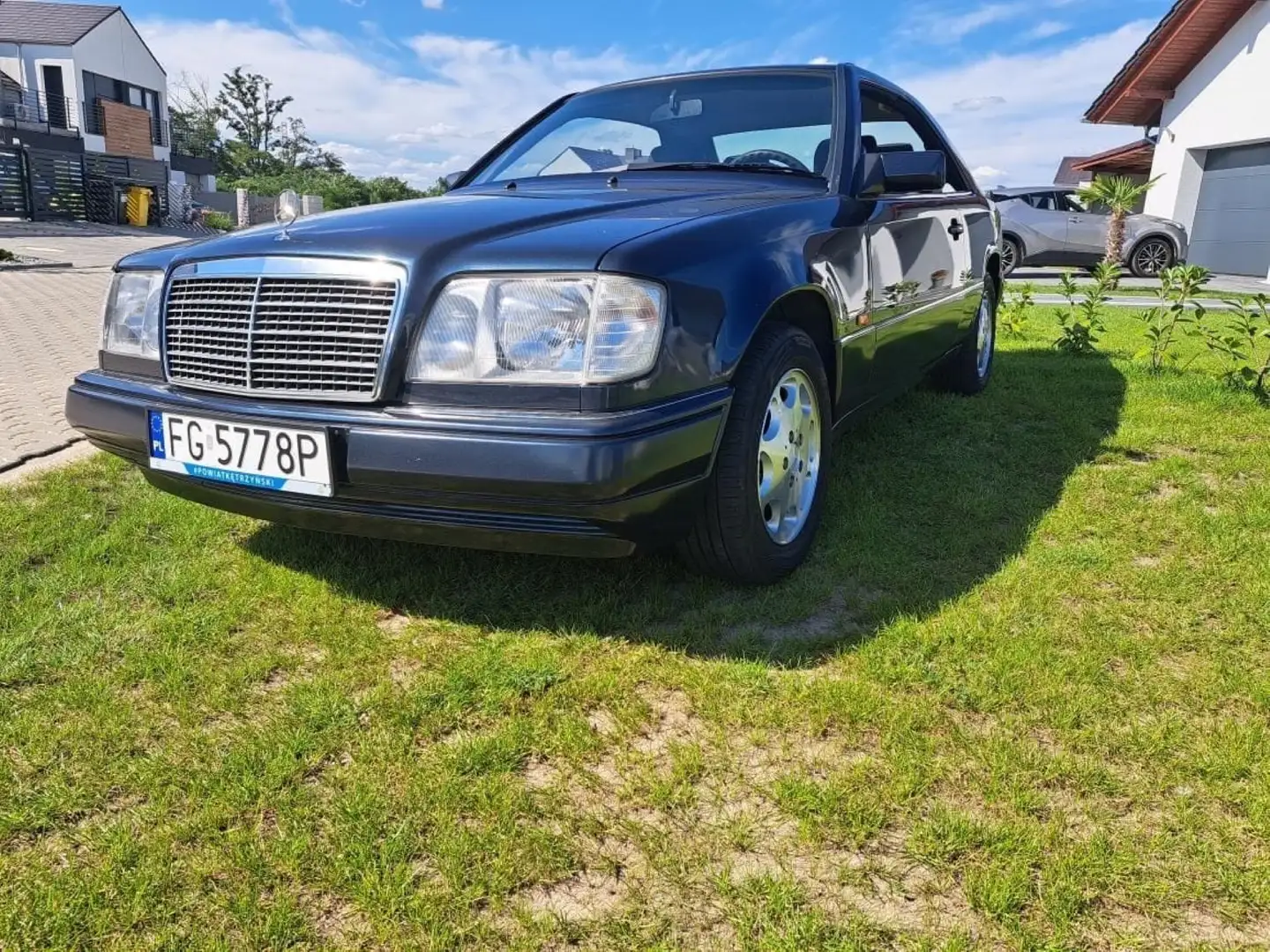 Mercedes-Benz E 200 C Blauw - 1