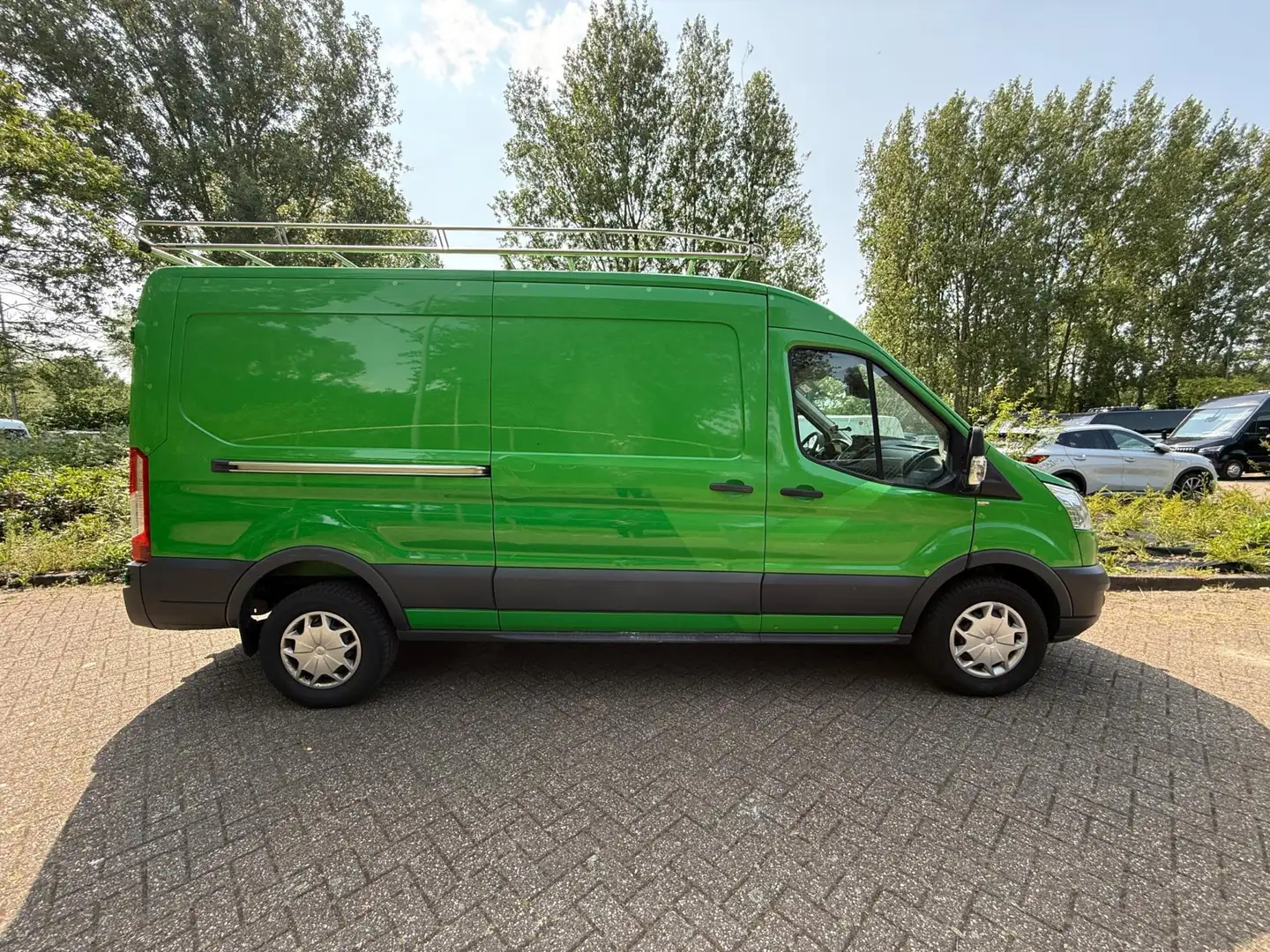 Ford Transit 350 2.0 TDCI L3H2 Euro 6 Airco Cruise Imperiaal NW Groen - 2